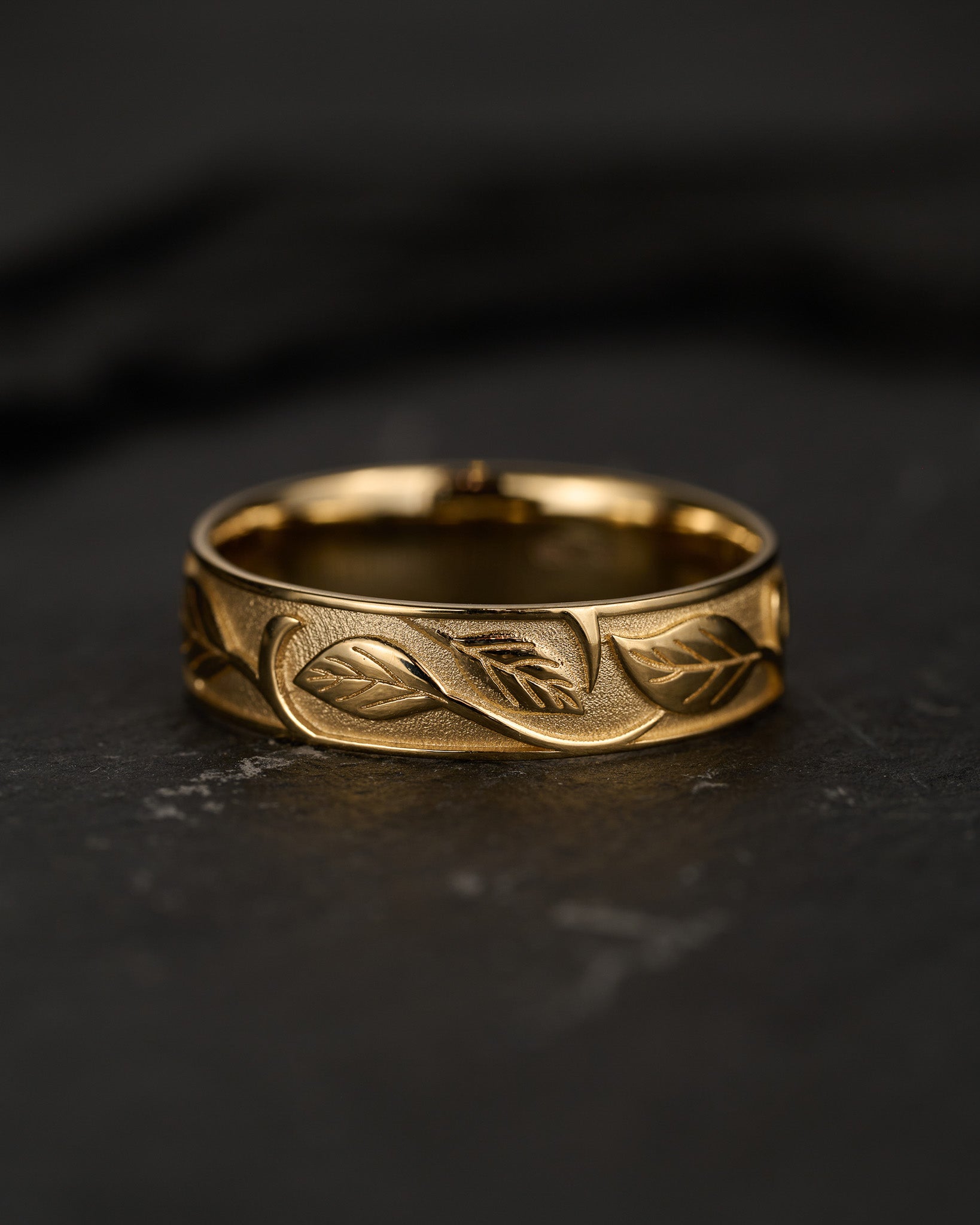 READY TO SHIP: Leaf wedding band for men, 14k yellow gold, 6 mm wide, AVAILABLE RING SIZE 10 US - Eden Garden Jewelry™