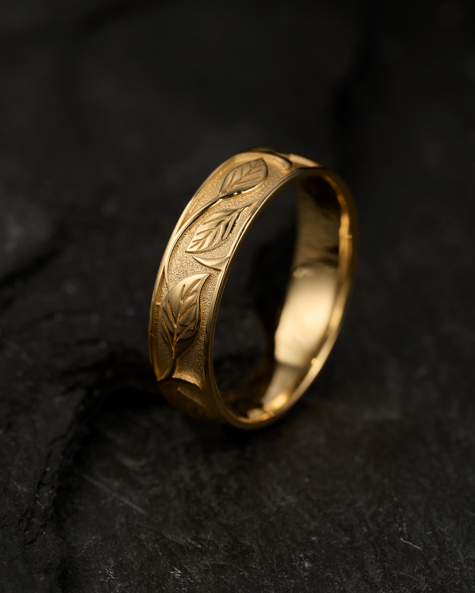 READY TO SHIP: Leaf wedding band for men, 14k yellow gold, 6 mm wide, AVAILABLE RING SIZE 10 US - Eden Garden Jewelry™