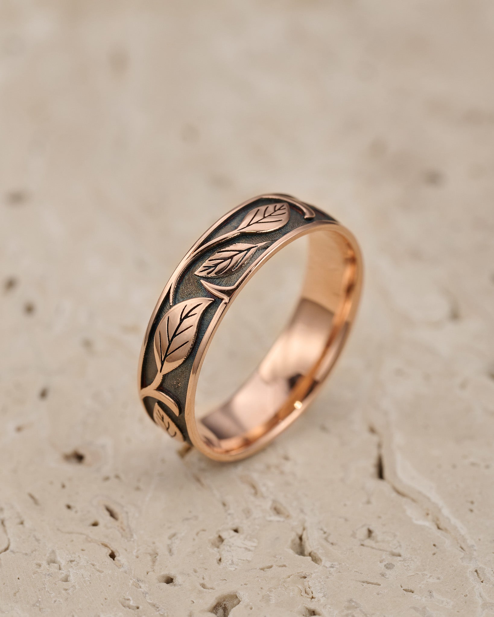 Black rhodium plating gold leaves wedding band, nature themed wedding ring - Eden Garden Jewelry™
