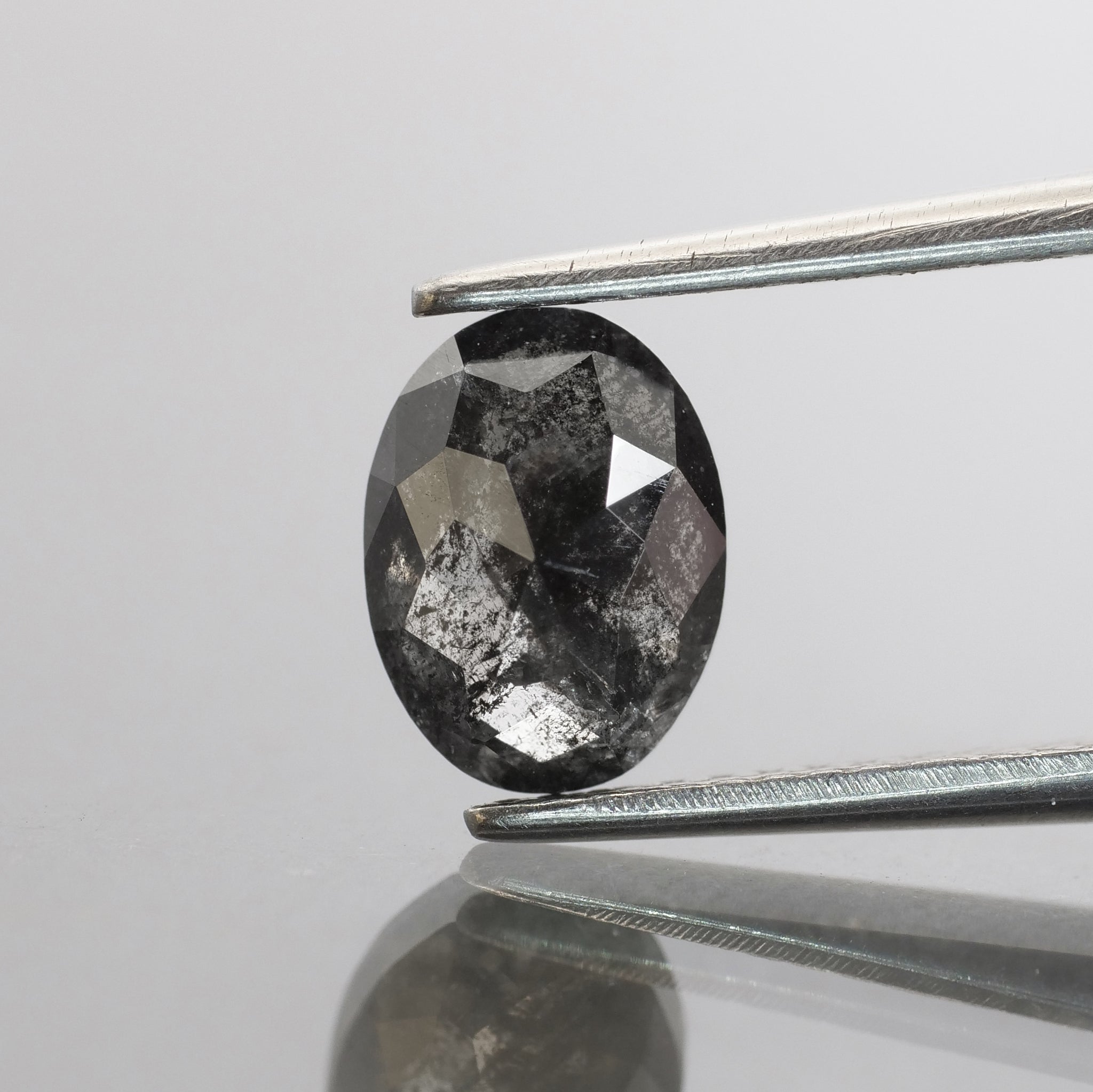 Salt & Pepper diamond | natural, oval cut 8x6mm, 1.35ct - Eden Garden Jewelry™