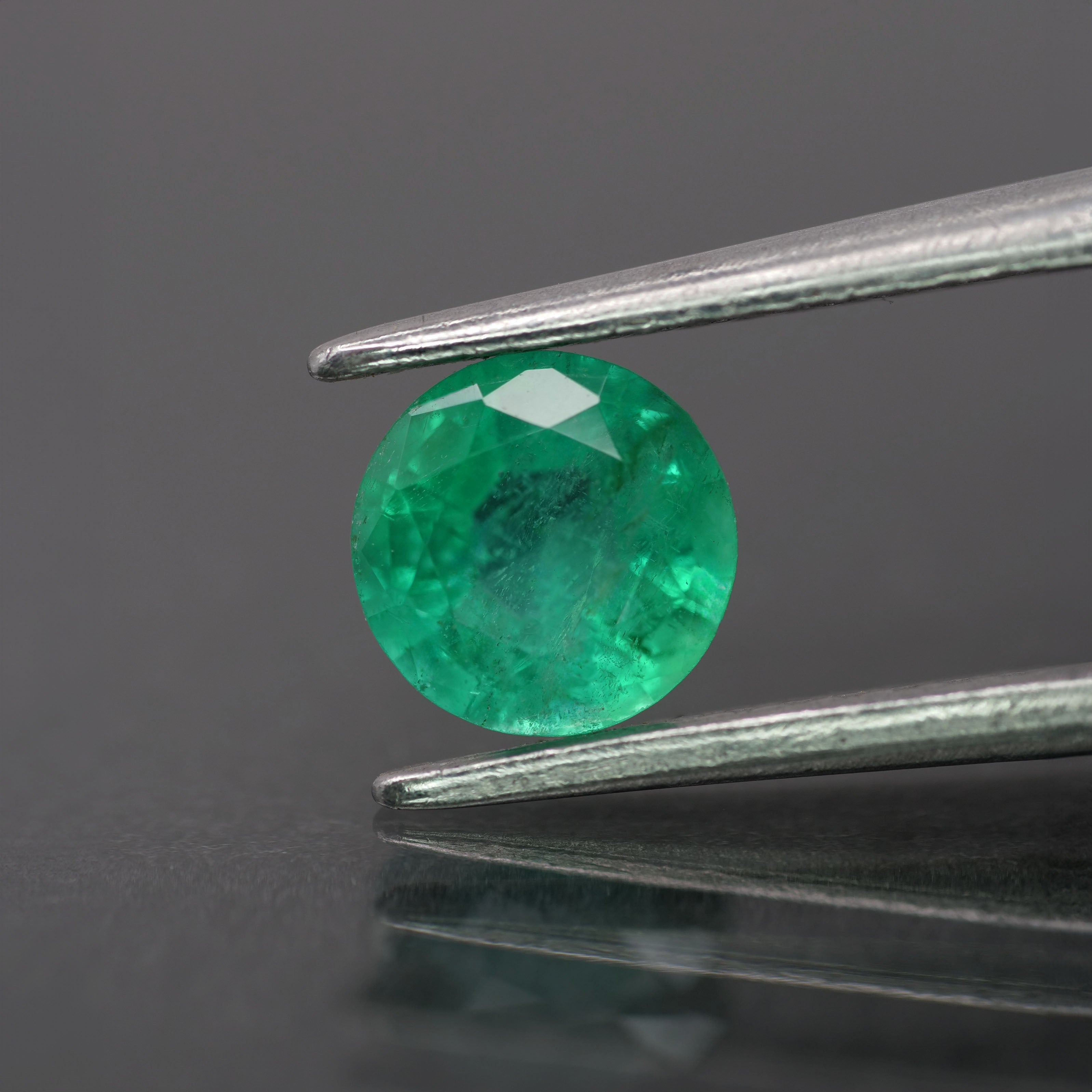 Emerald | natural, green color, round-cut, *5.5mm, 0.65ct - Eden Garden Jewelry™