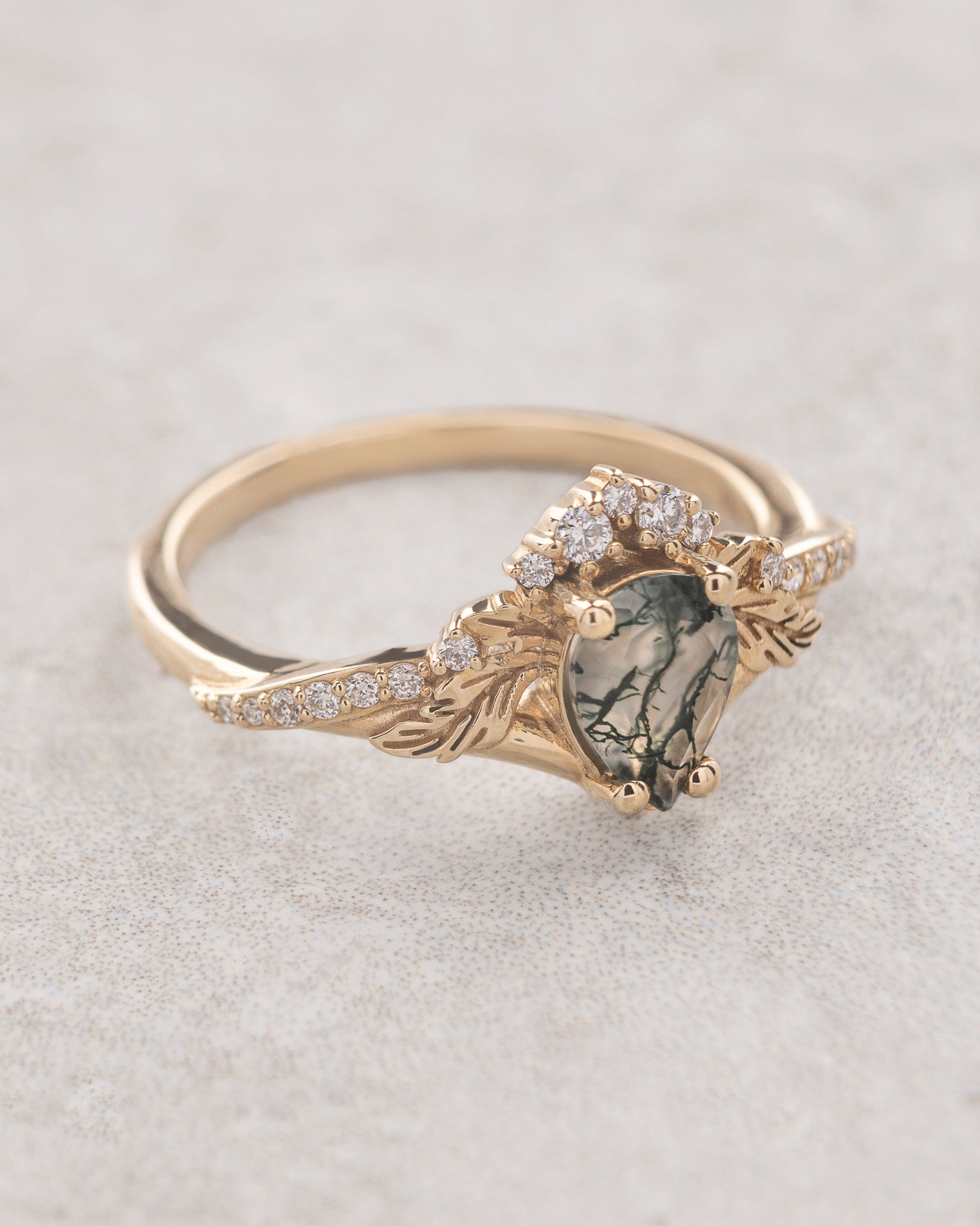 Forest-themed bridal ring set with green moss agate / Amelia