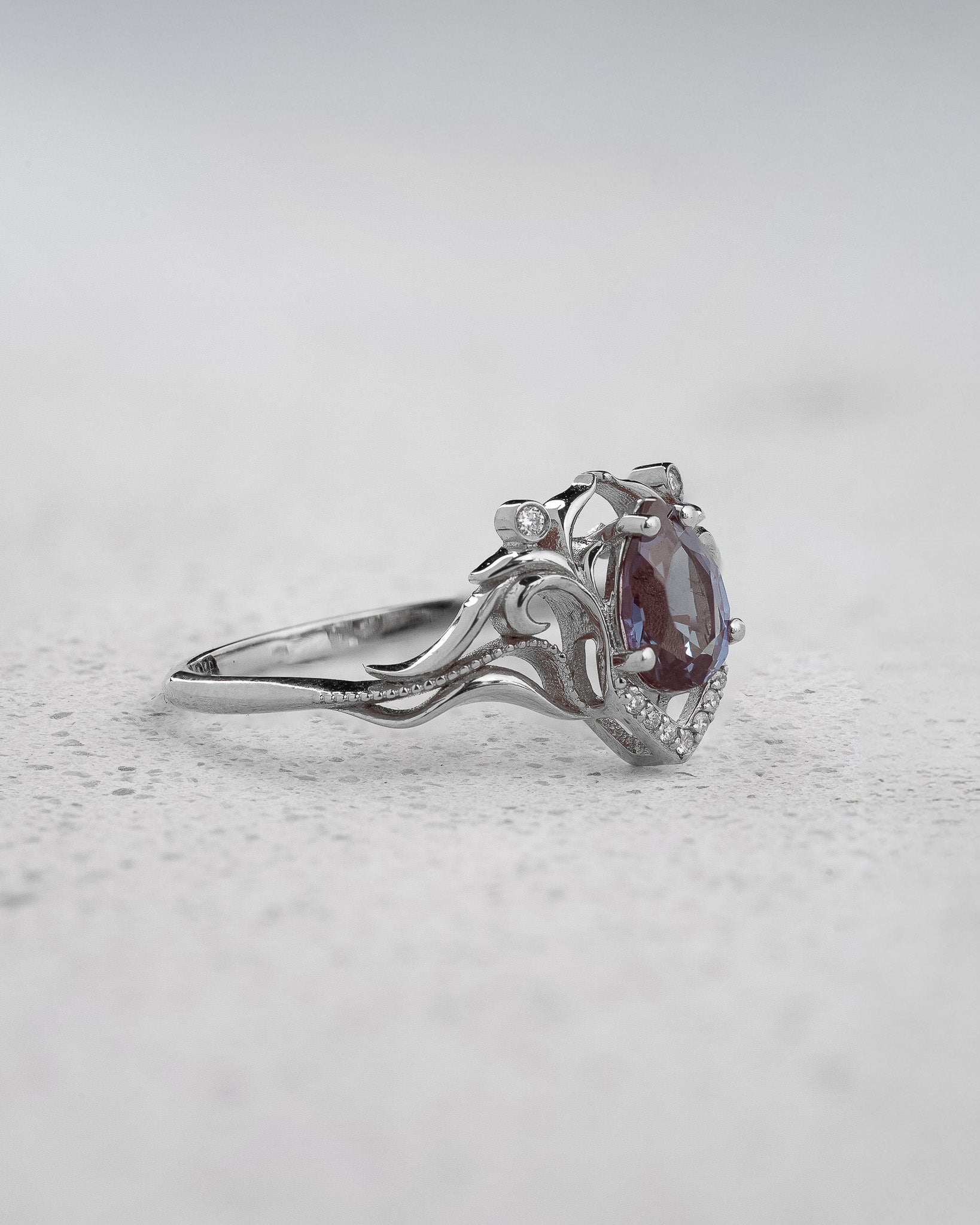 Vintage inspired gold ring with alexandrite and diamonds  / Lida small - Eden Garden Jewelry™