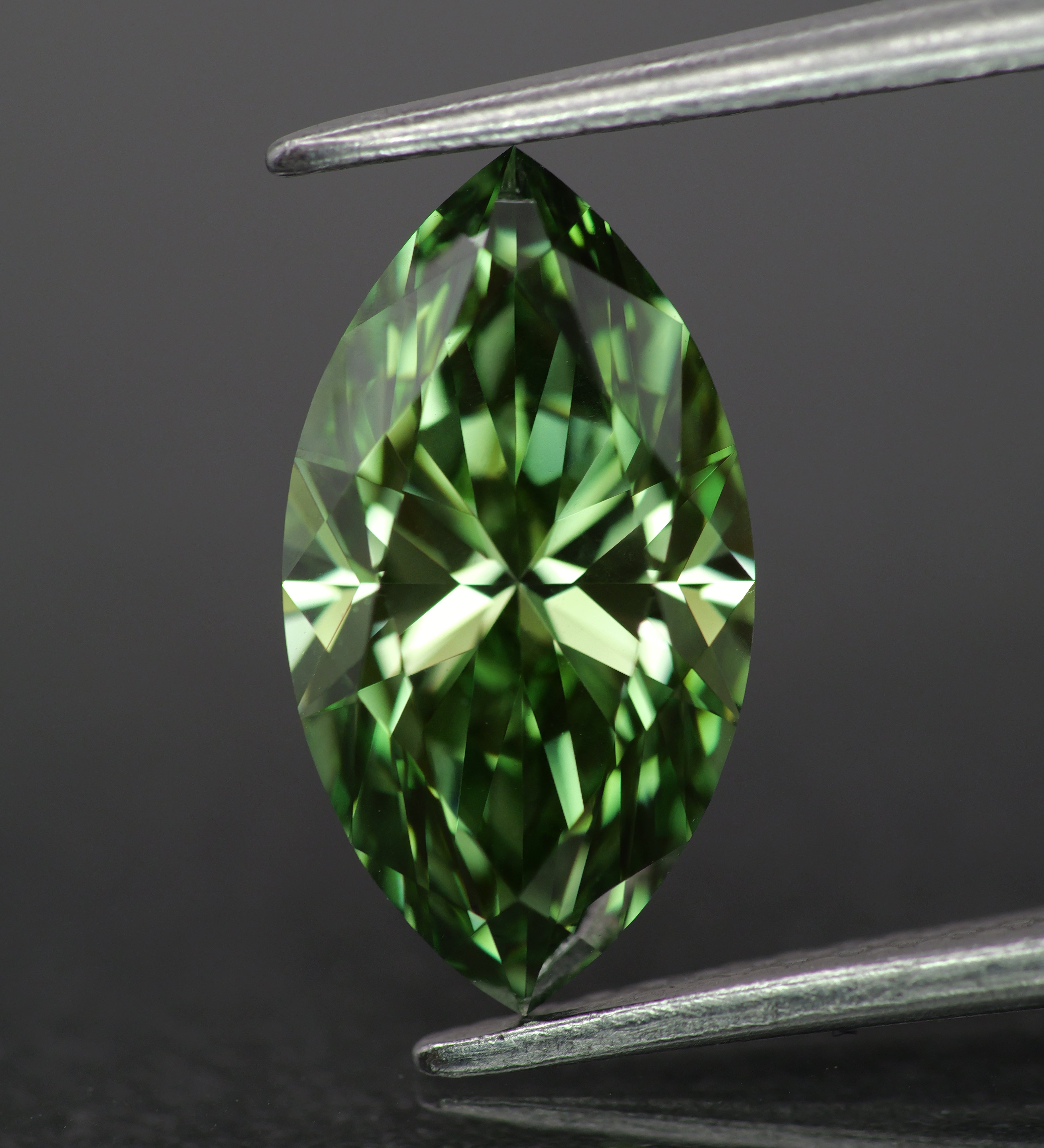 Lab grown diamond | IGI certified | marquise-cut, *12x7mm, Fancy vivid green color, VS2, 2ct - Eden Garden Jewelry™