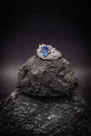 Engagement ring with tanzanite and diamonds / Adonis