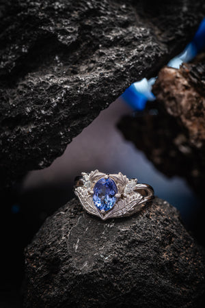 Engagement ring with tanzanite and diamonds / Adonis