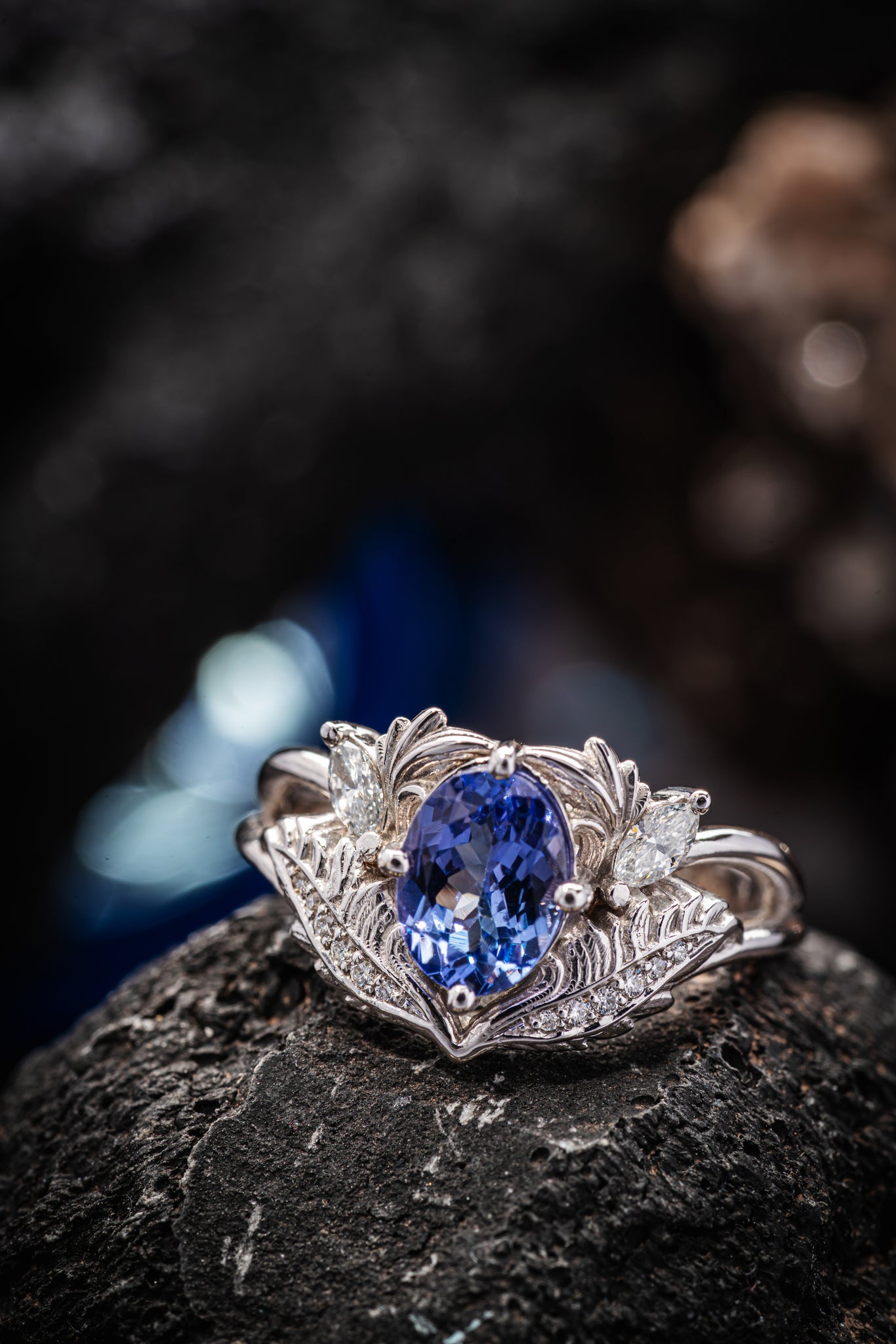 Engagement ring with tanzanite and diamonds / Adonis