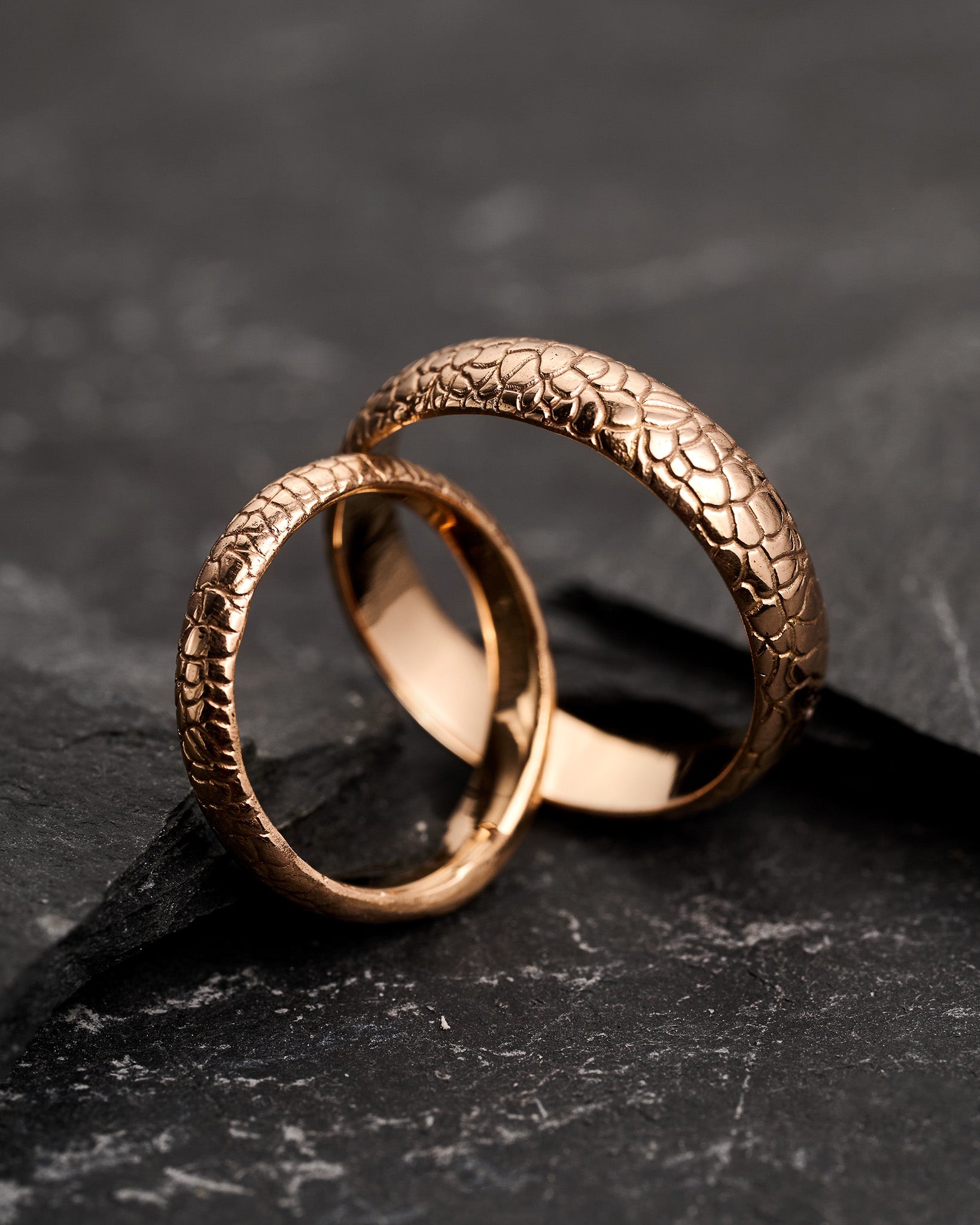 Wedding bands set for couple, reptile skin textured rings - Eden Garden Jewelry™