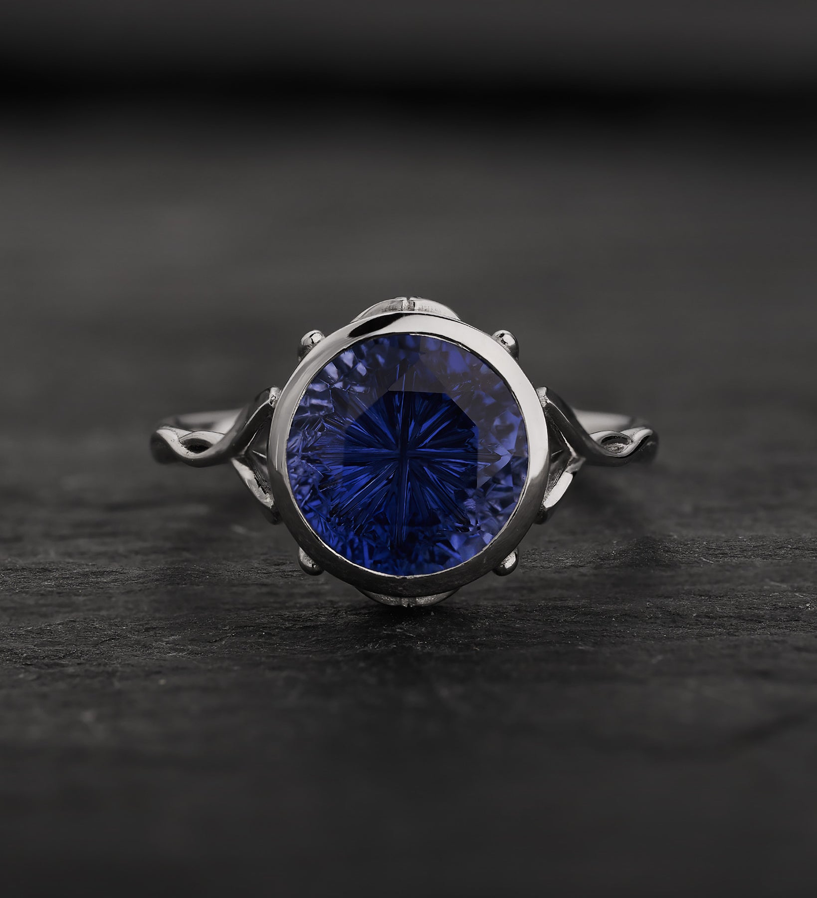 Engagement Ring in Leafy Style with Round Fantasy-Cut Blue Sapphire / Roma - Eden Garden Jewelry™