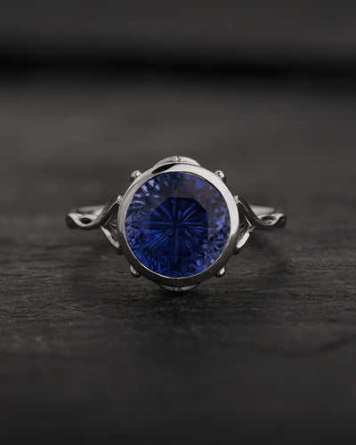 Engagement Ring in Leafy Style with Round Fantasy-Cut Blue Sapphire / Roma - Eden Garden Jewelry™