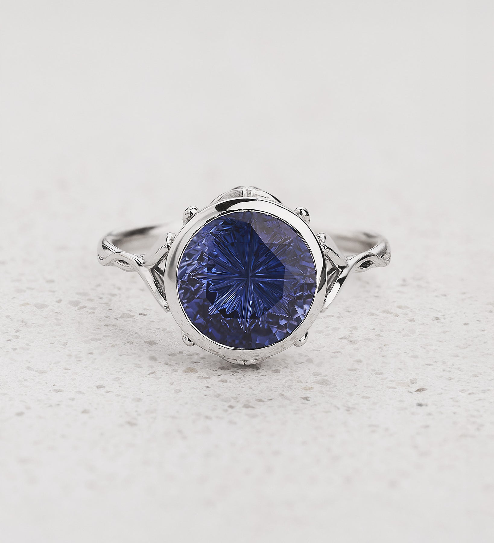 Engagement Ring in Leafy Style with Round Fantasy-Cut Blue Sapphire / Roma - Eden Garden Jewelry™