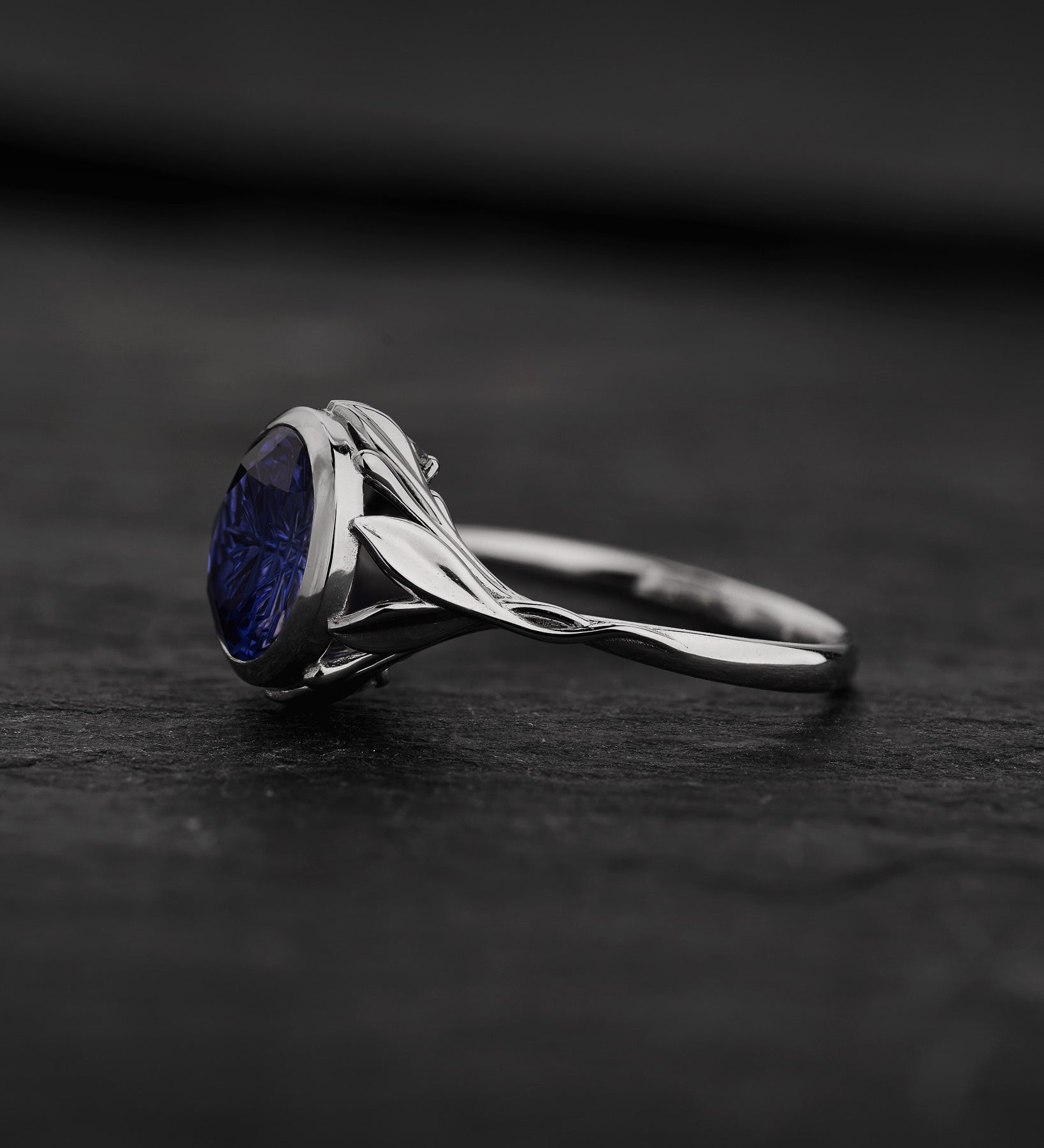 Engagement Ring in Leafy Style with Round Fantasy-Cut Blue Sapphire / Roma - Eden Garden Jewelry™