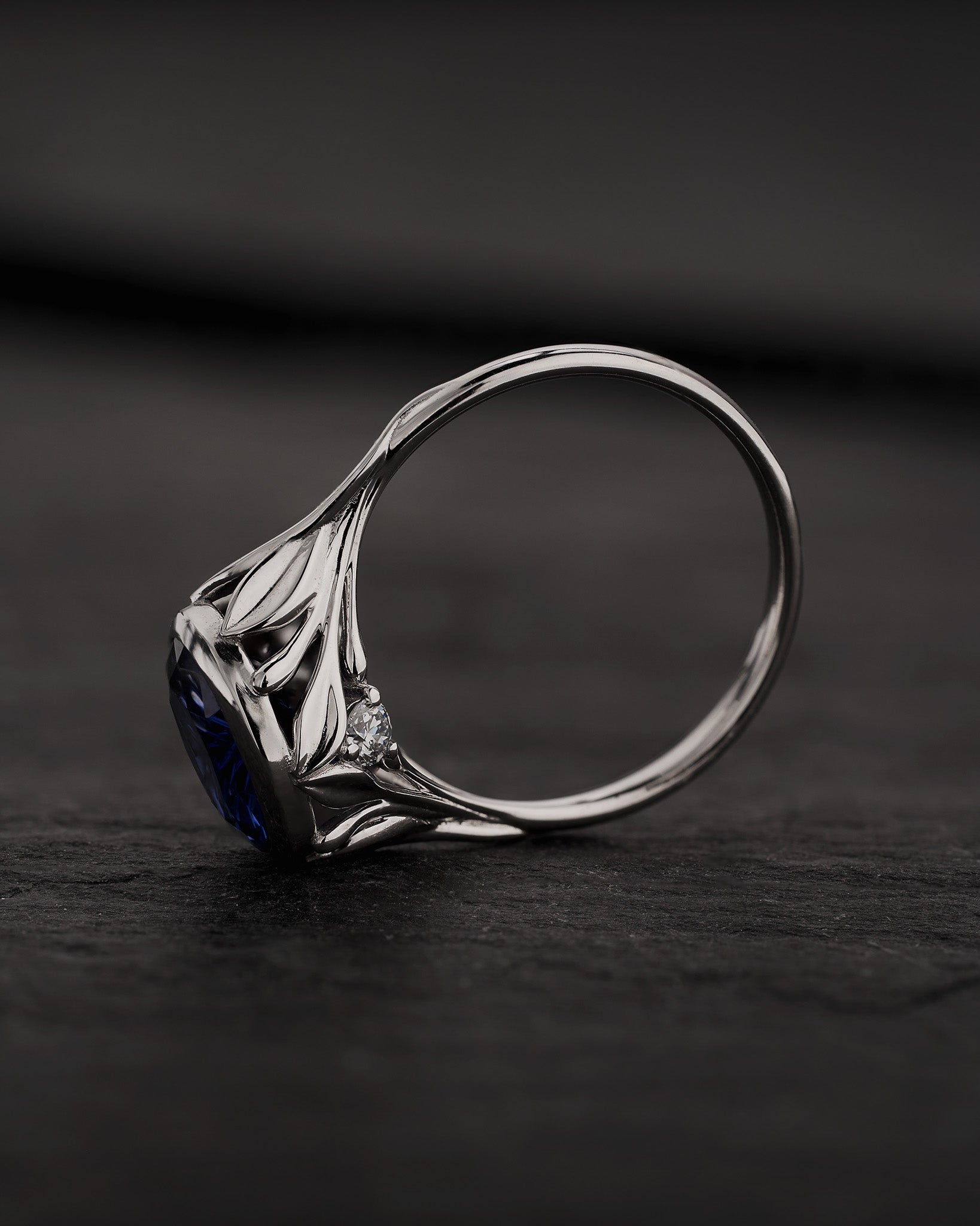 Engagement Ring in Leafy Style with Round Fantasy-Cut Blue Sapphire / Roma - Eden Garden Jewelry™