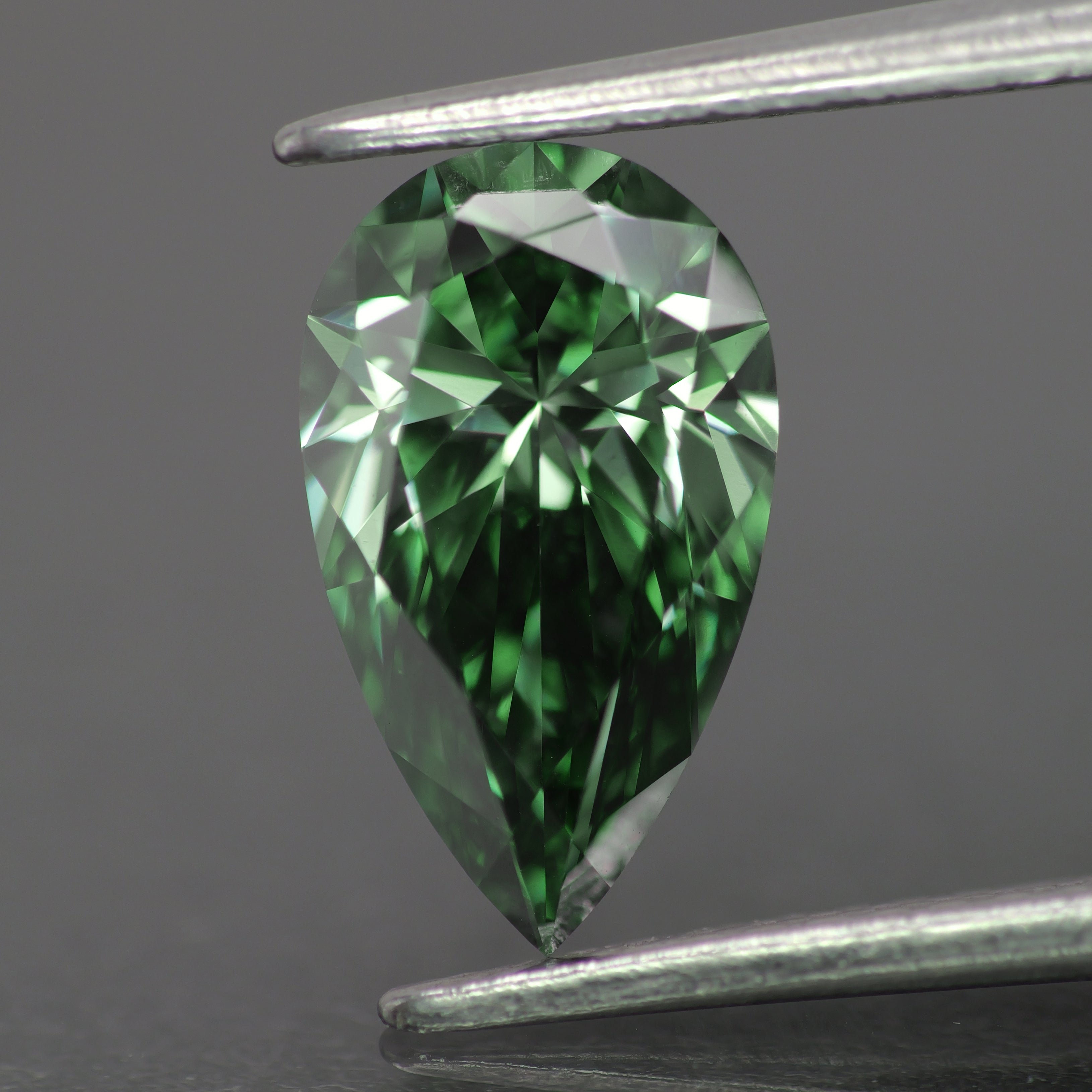 Lab grown diamond | IGI certified | pear-cut, 10x6mm, Fancy vivid green color, VS 2, *1.5ct - Eden Garden Jewelry™