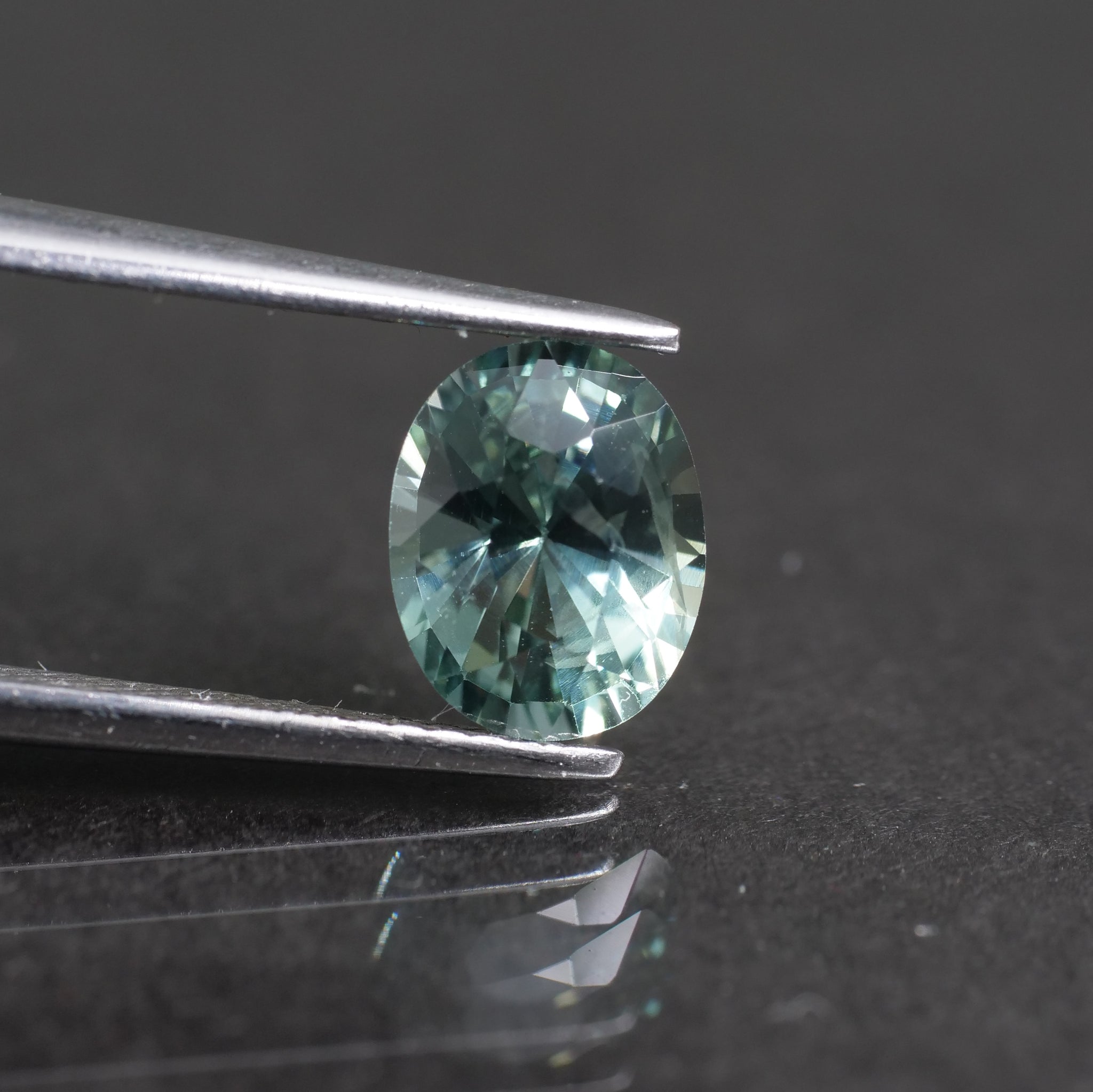 Sapphire | natural, teal colour, oval cut 7,8x6,2 mm, 1,8ct, Sri Lanka - Eden Garden Jewelry™