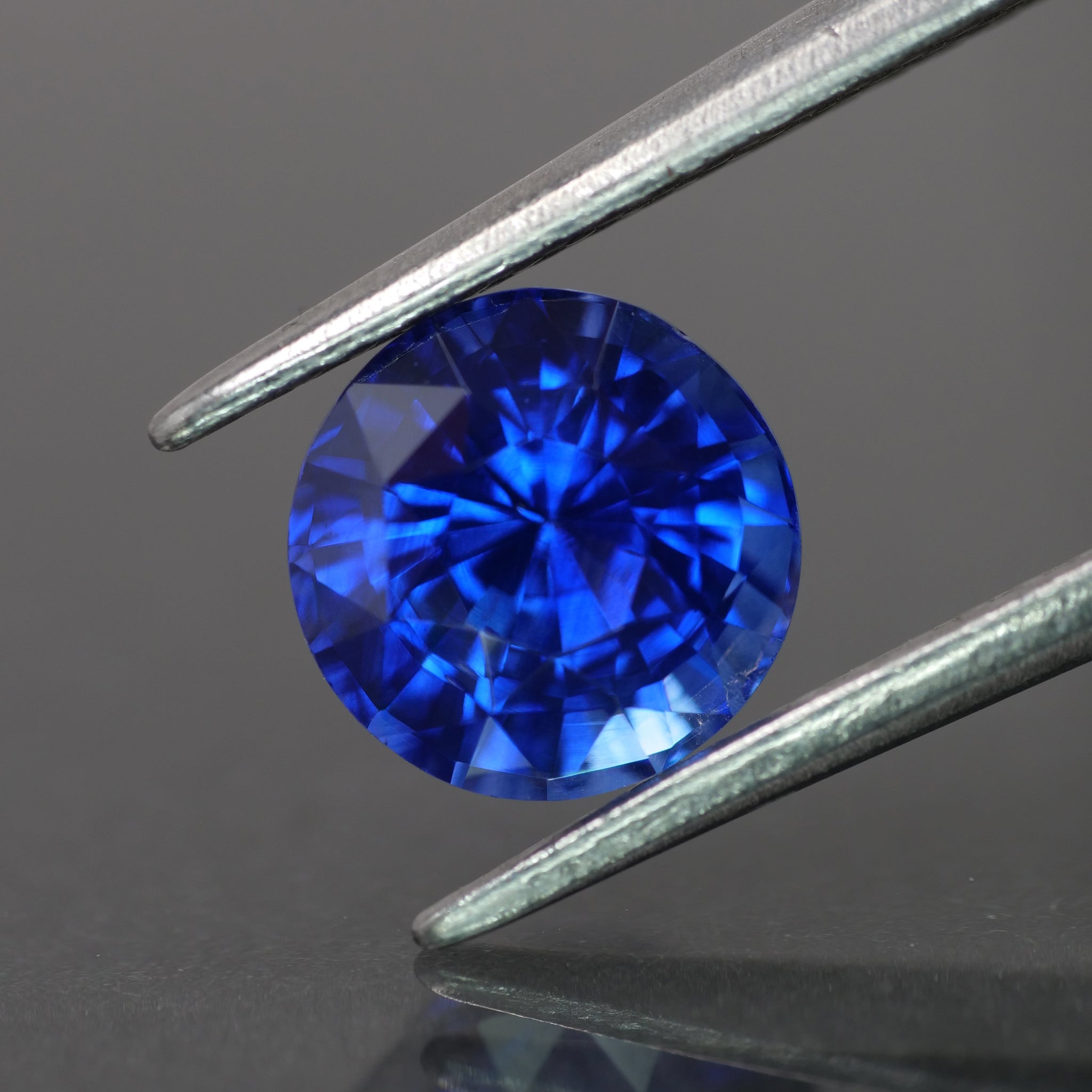 Sapphire | IGI certified | natural, royal blue color, round-cut, *6.5mm, 1.6ct, Sri Lanka