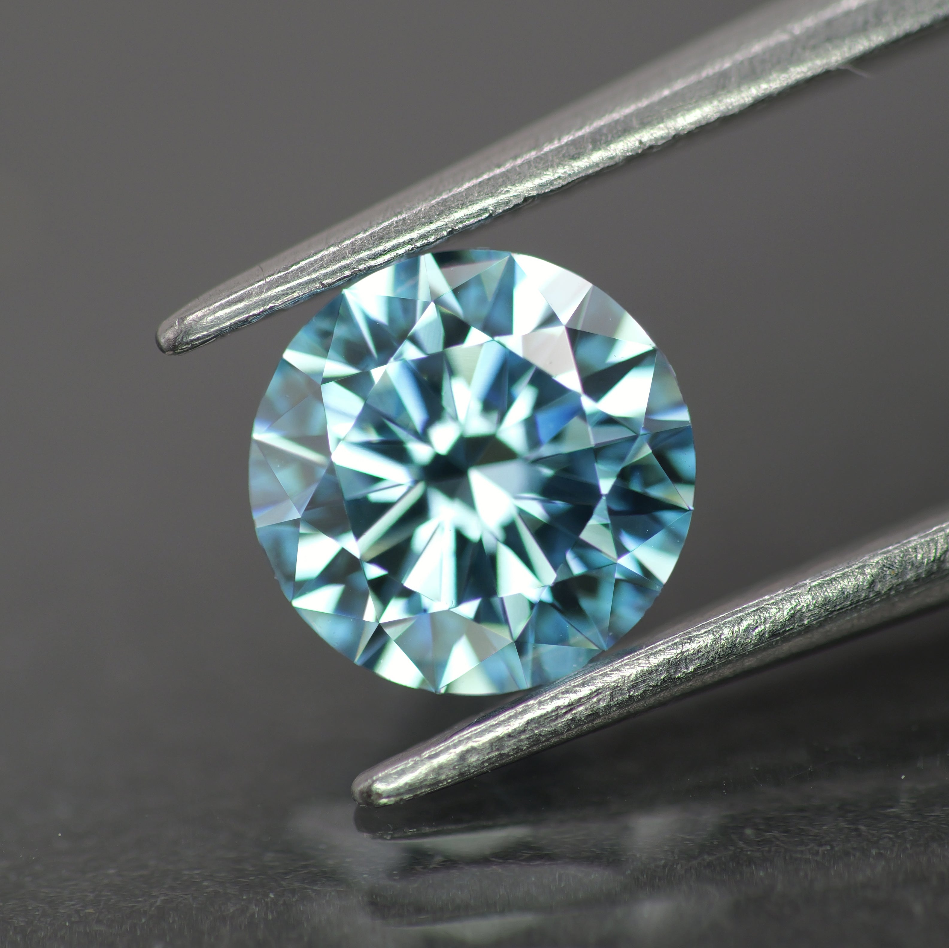 Lab grown diamond | IGI certified | round-cut, 6.5mm, Fancy vivid blue color, VS1, *1ct - Eden Garden Jewelry™