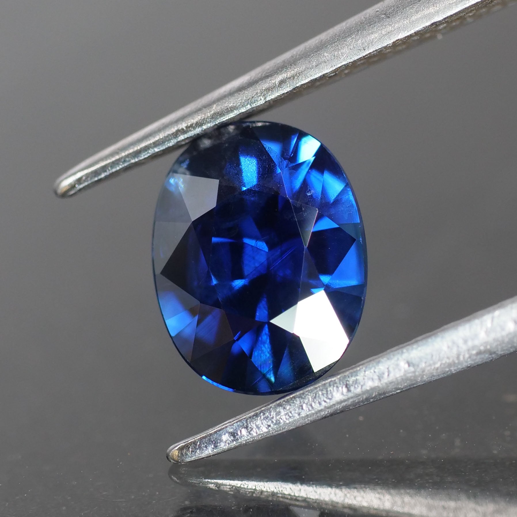 Blue Sapphire | IGI certified | natural, oval cut 8x6 mm, VS, 1.17ct - Eden Garden Jewelry™