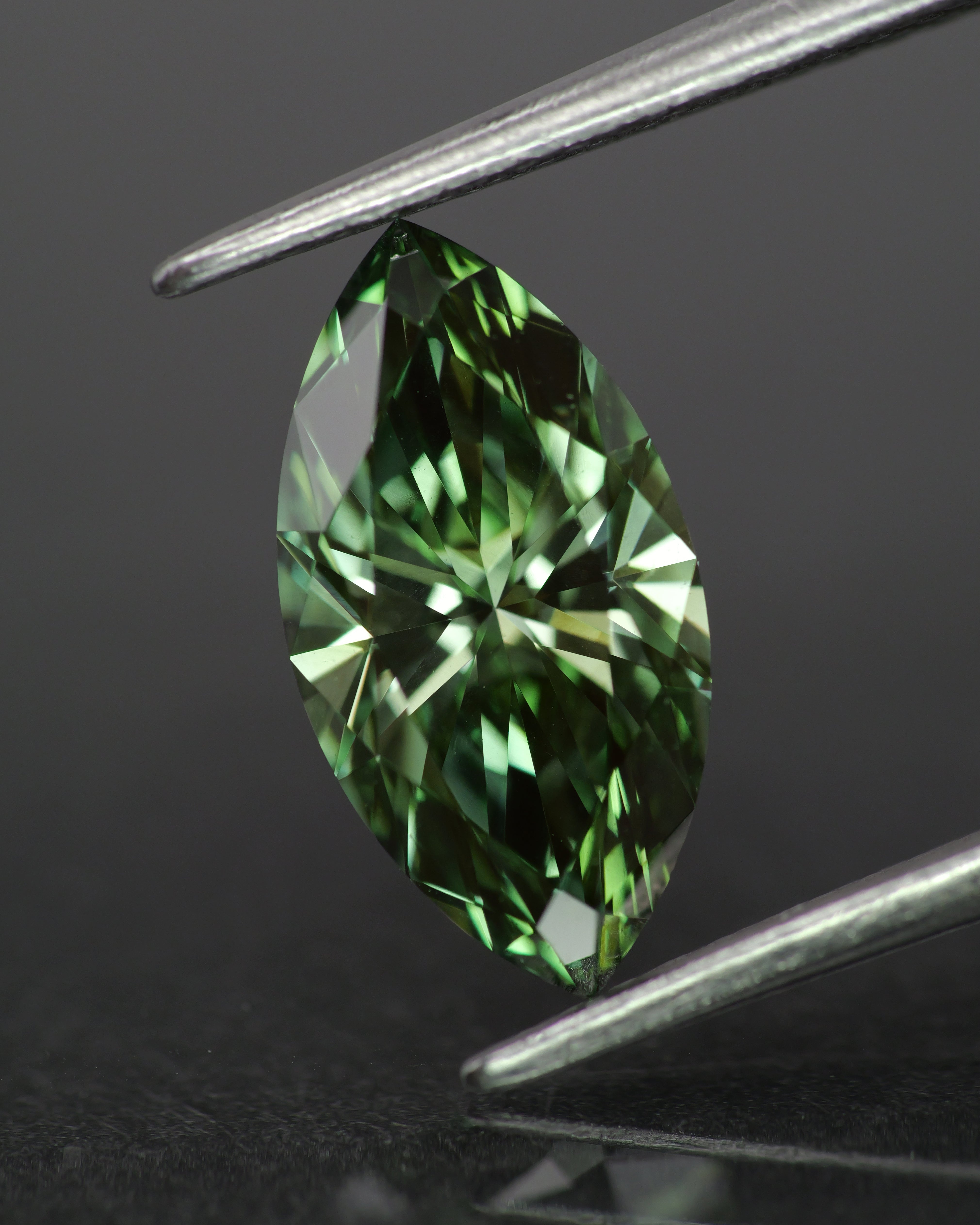 Lab grown diamond | IGI certified | marquise-cut, *12x6mm, Fancy vivid green color, VS1, 1.5ct - Eden Garden Jewelry™