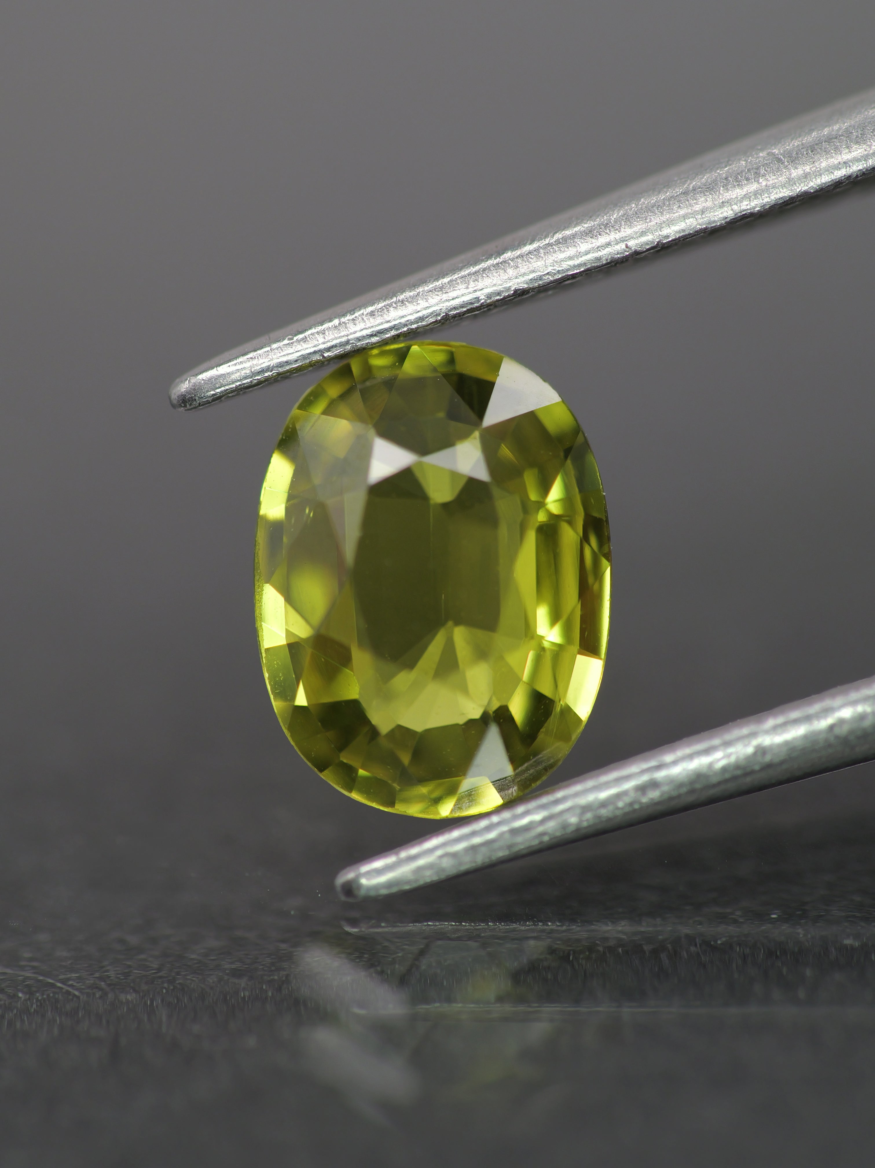 Sapphire | natural, yellowish green color, oval-cut, 7.5x5.7mm, 1.1ct, Australia - Eden Garden Jewelry™