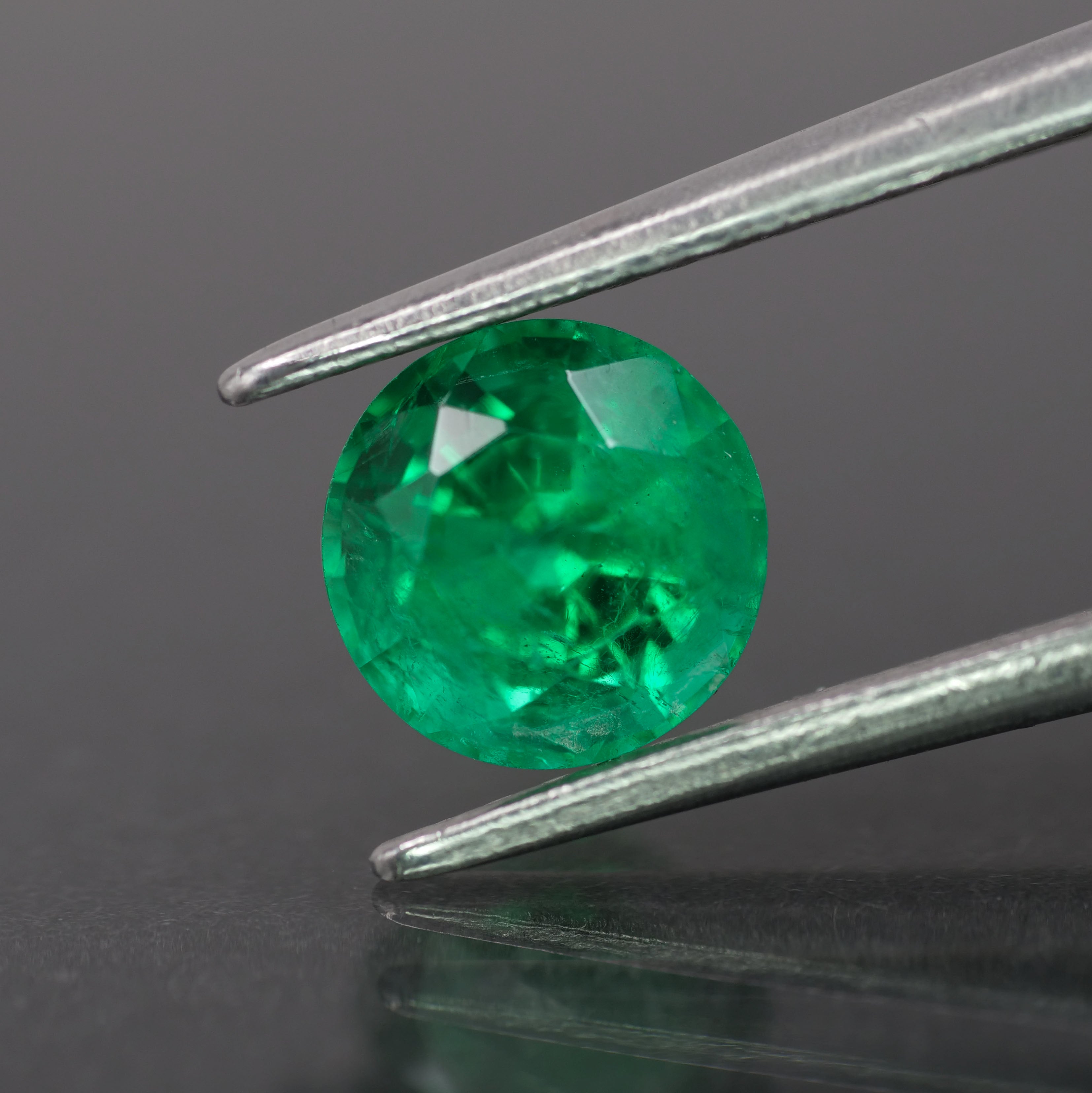 Emerald | natural, green color, round-cut, *6mm, 0.9ct - Eden Garden Jewelry™
