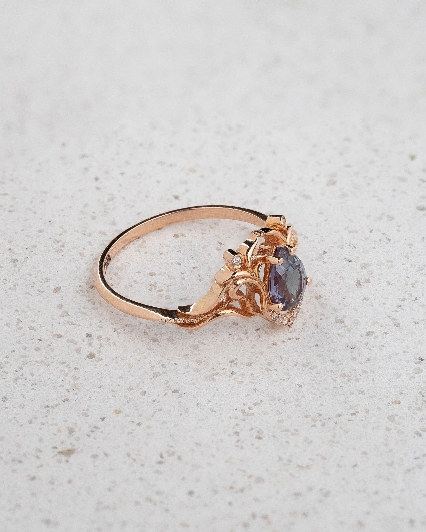 Vintage inspired gold ring with alexandrite and diamonds  / Lida small - Eden Garden Jewelry™