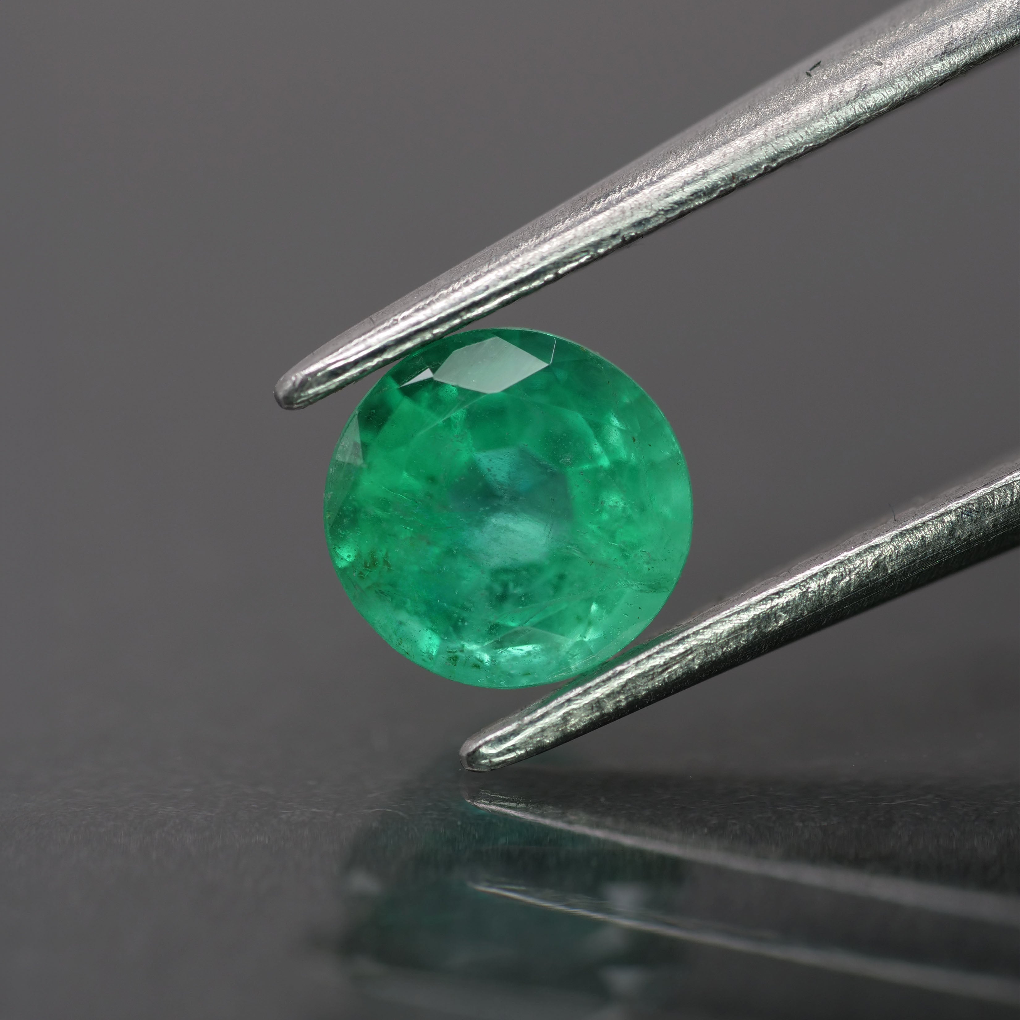Emerald | natural, green color, round-cut, *5.5mm, 0.6ct - Eden Garden Jewelry™