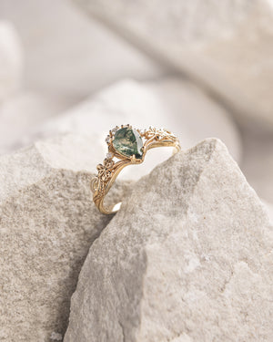 Celtic engagement ring with pear cut moss agate and diamonds / Horta