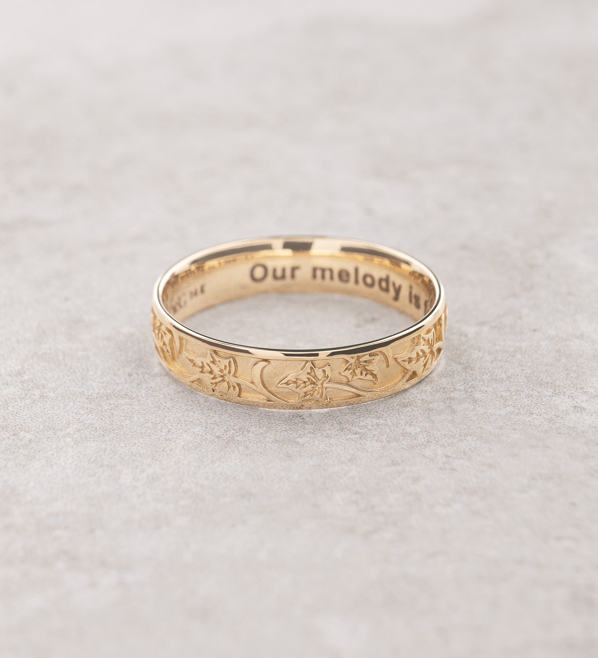 Carved leaves wedding band, ivy ring, 5 mm wide band - Eden Garden Jewelry™