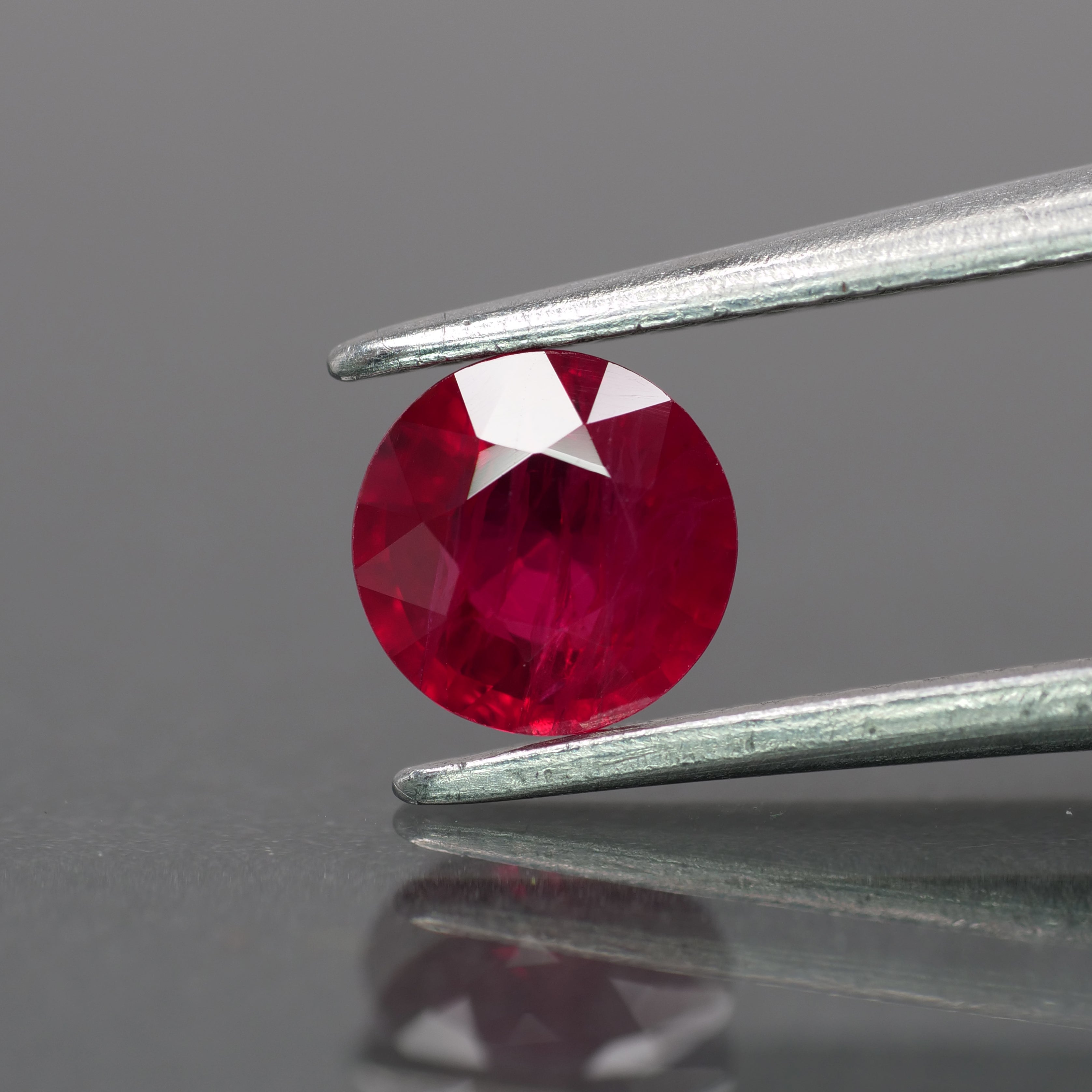 Ruby | natural, red color, round-cut, 5.5mm, 0.8ct - Eden Garden Jewelry™