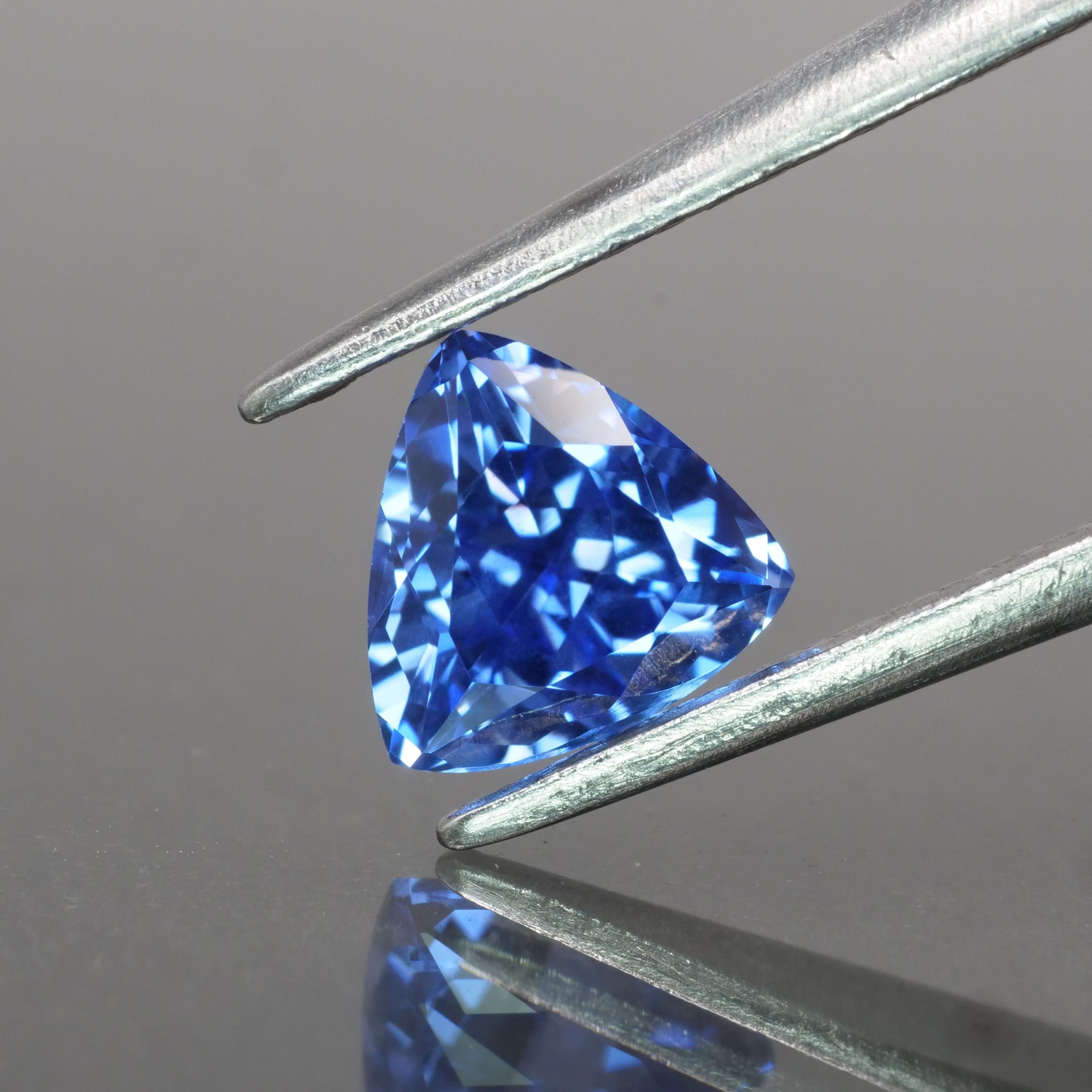 Blue Sapphire | lab created, trillion cut 6mm, VS 1ct - Eden Garden Jewelry™