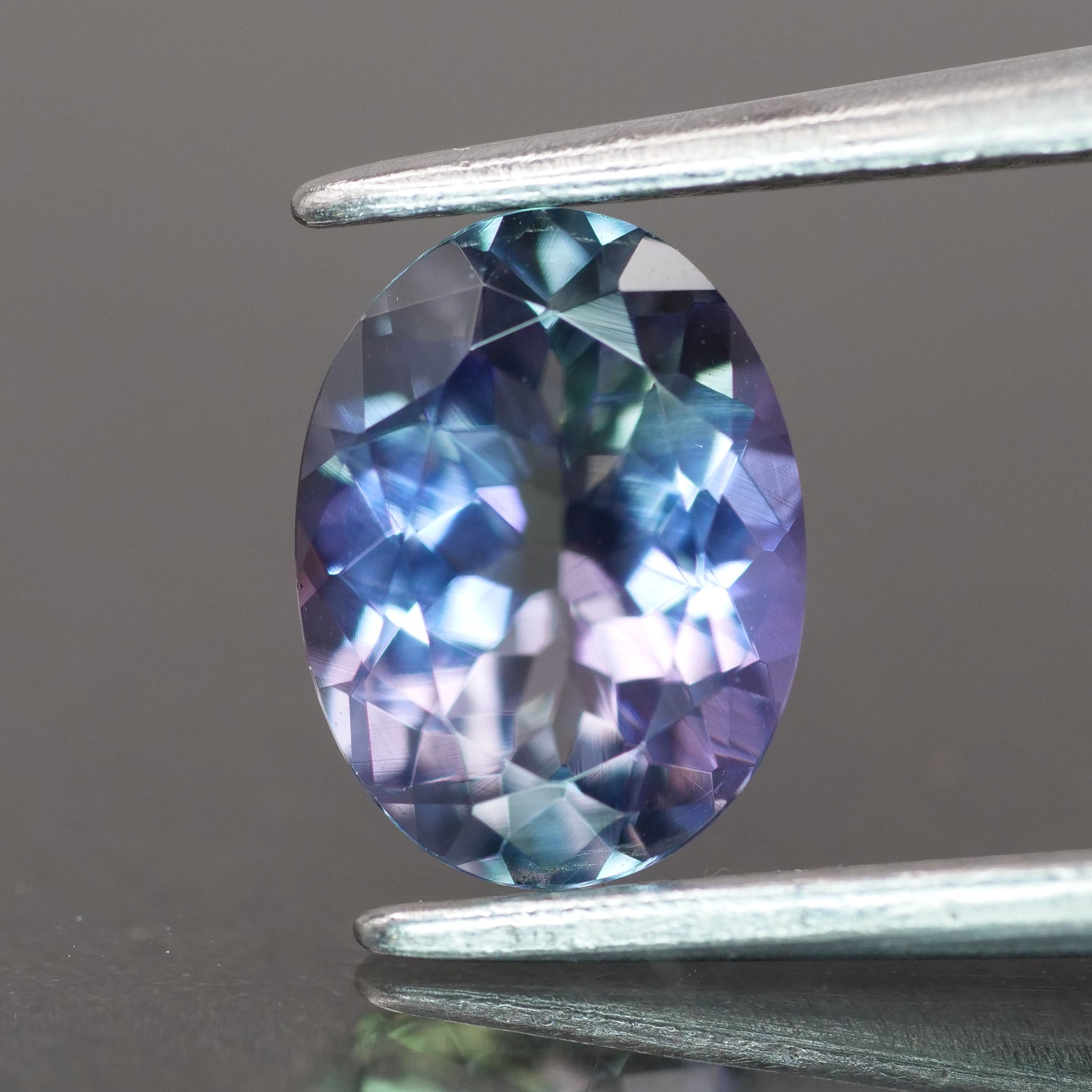Tanzanite | natural, multi-colour: purple, blue, green, oval cut 8x6 mm, 1.1 ct - Eden Garden Jewelry™