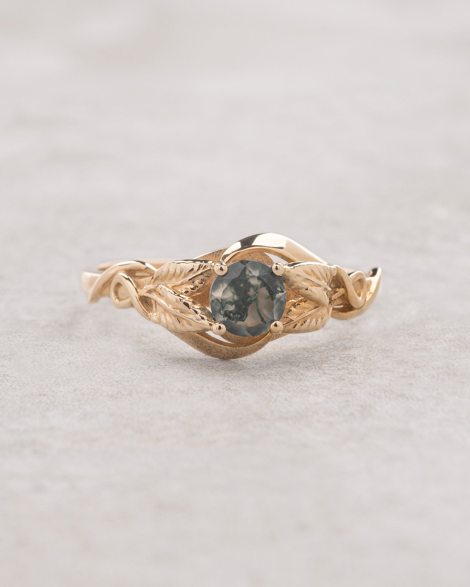 Round moss agate engagement ring with golden leaves / Azalea