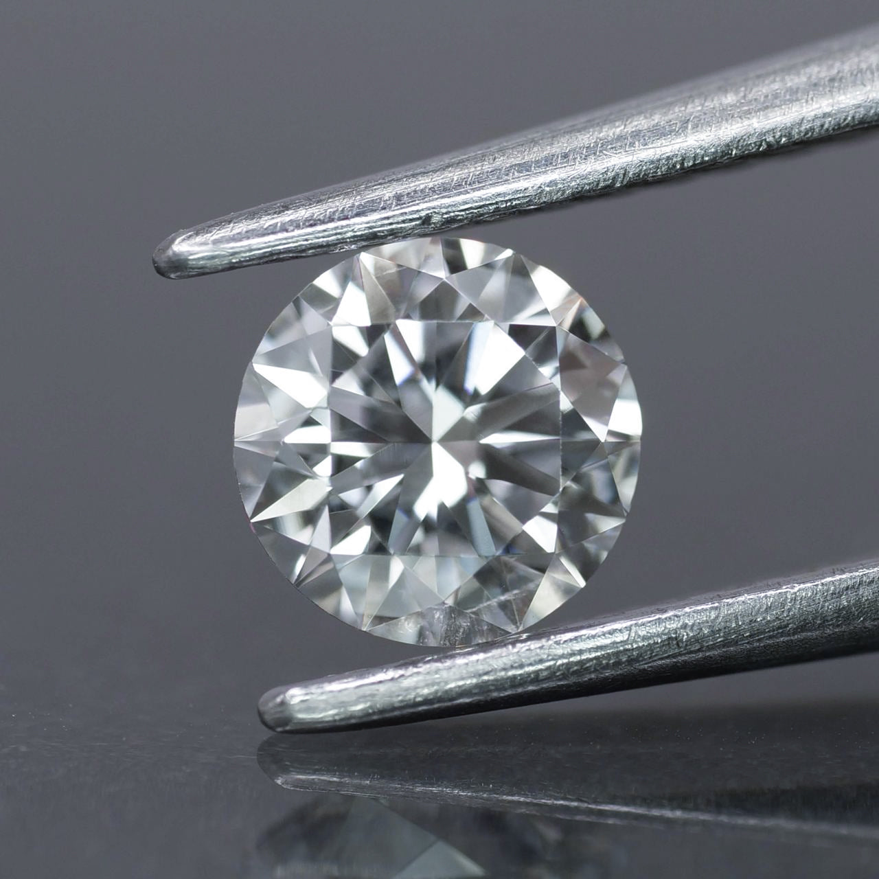 Lab grown diamond | IGI certified | round-cut, 6.5mm, G color, VVS2, 1ct