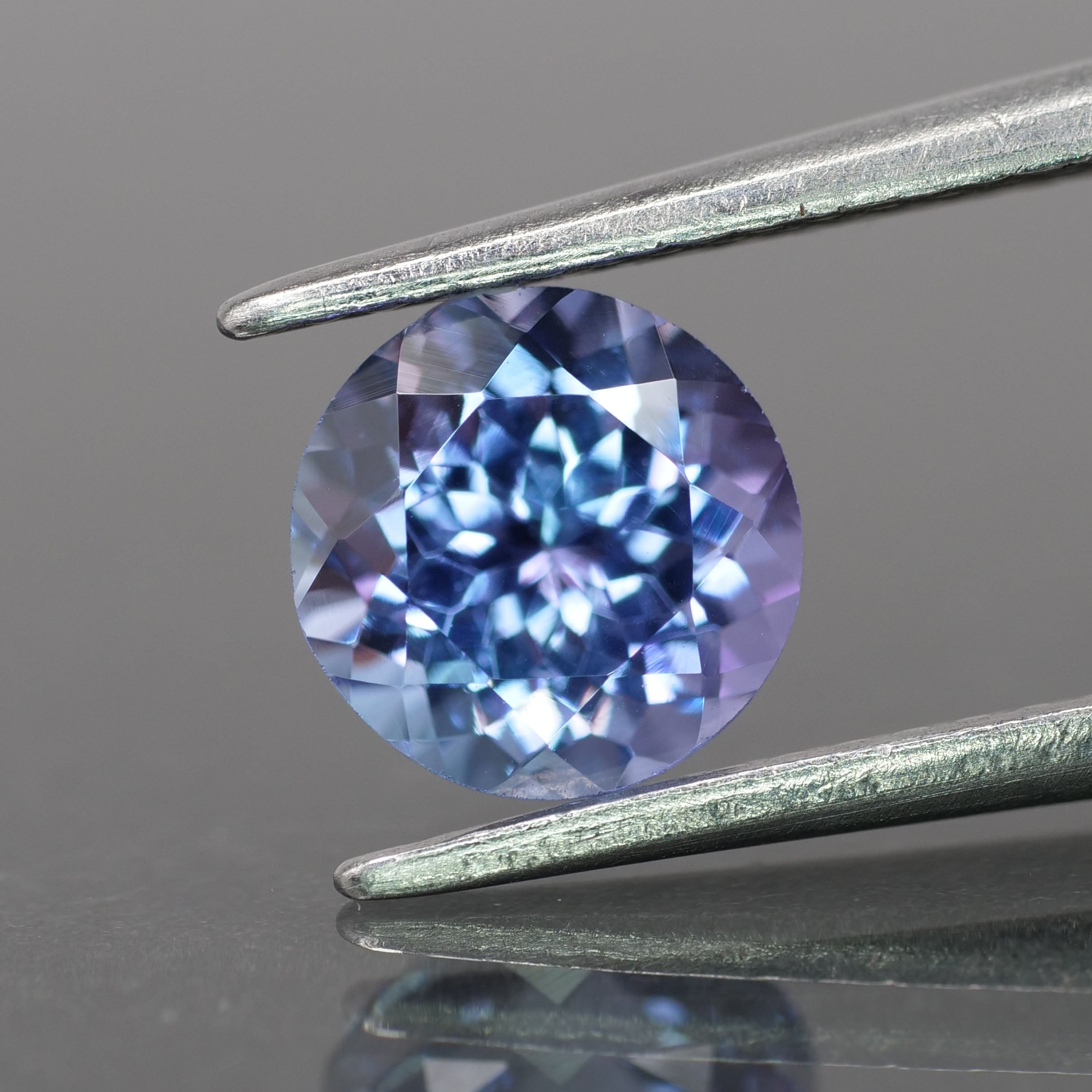 Tanzanite | natural, bi-color: purple, blue, round-cut, 6.5mm, 1.1ct - Eden Garden Jewelry™