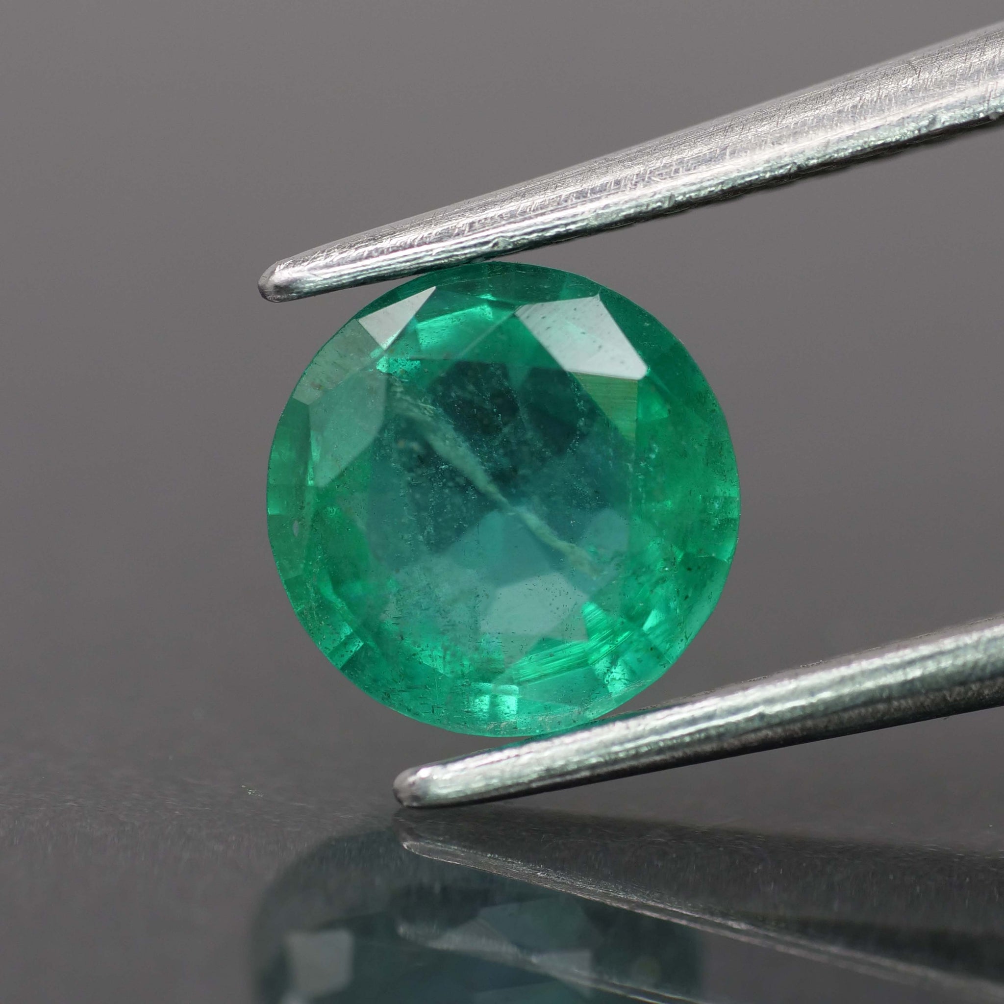 Emerald | natural, green color, round-cu, *6.5mm, 1ct, Zambia