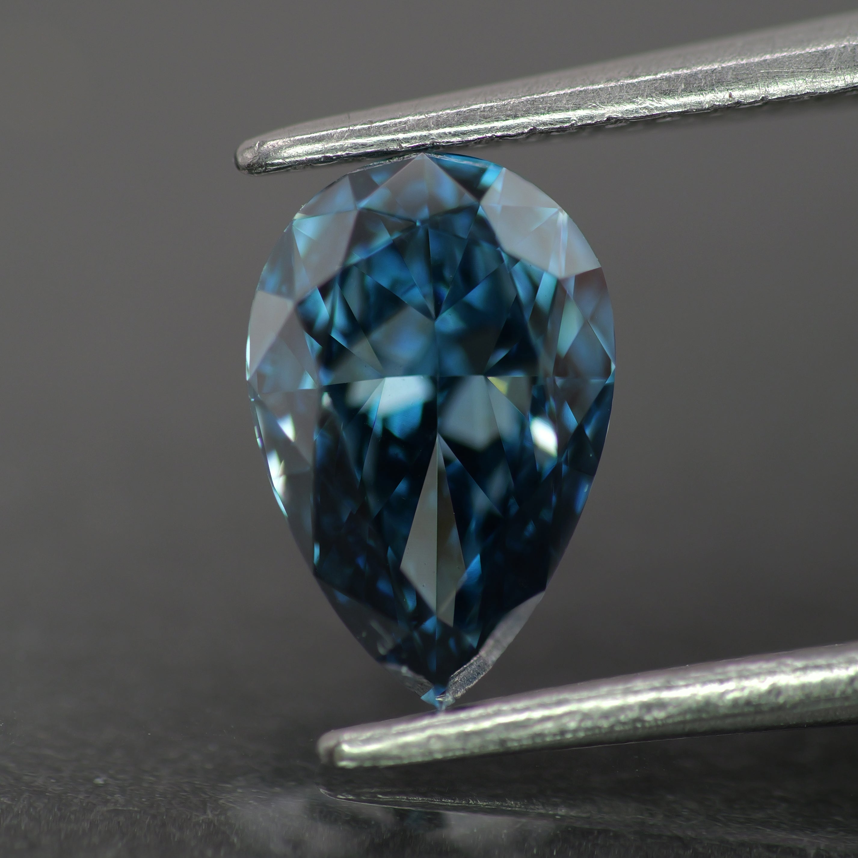 Lab grown diamond | IGI certified | pear-cut, 8.5x5.5mm, Fancy vivid blue color, VS1, 1.1ct - Eden Garden Jewelry™