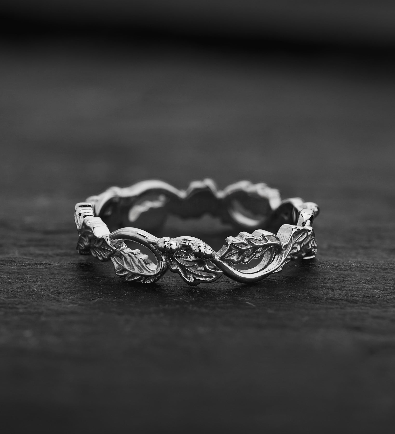 Oak leaves gold wedding band, comfort fit unisex wedding band 4 mm - Eden Garden Jewelry™