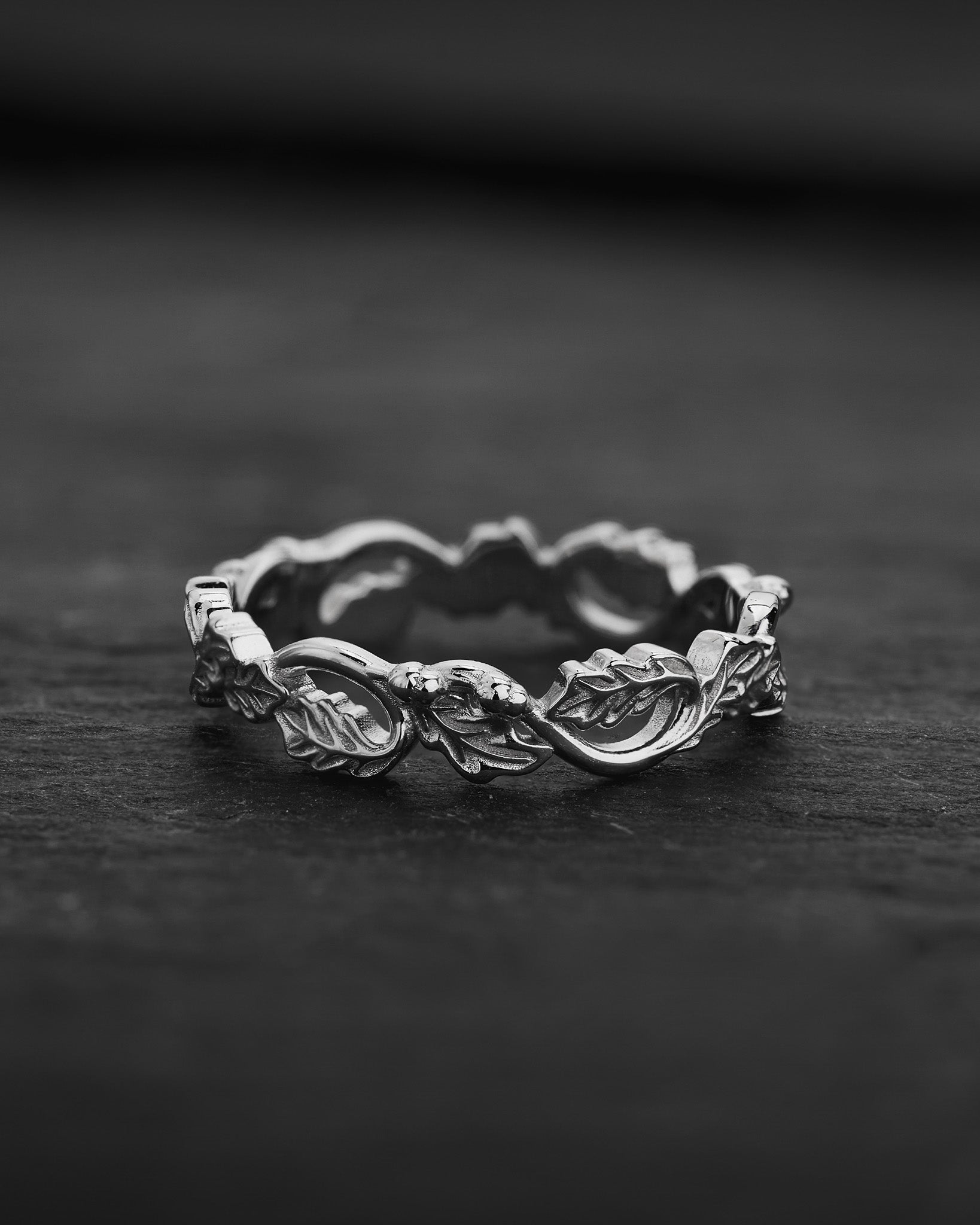 Oak leaves gold wedding band, comfort fit unisex wedding band 4 mm - Eden Garden Jewelry™