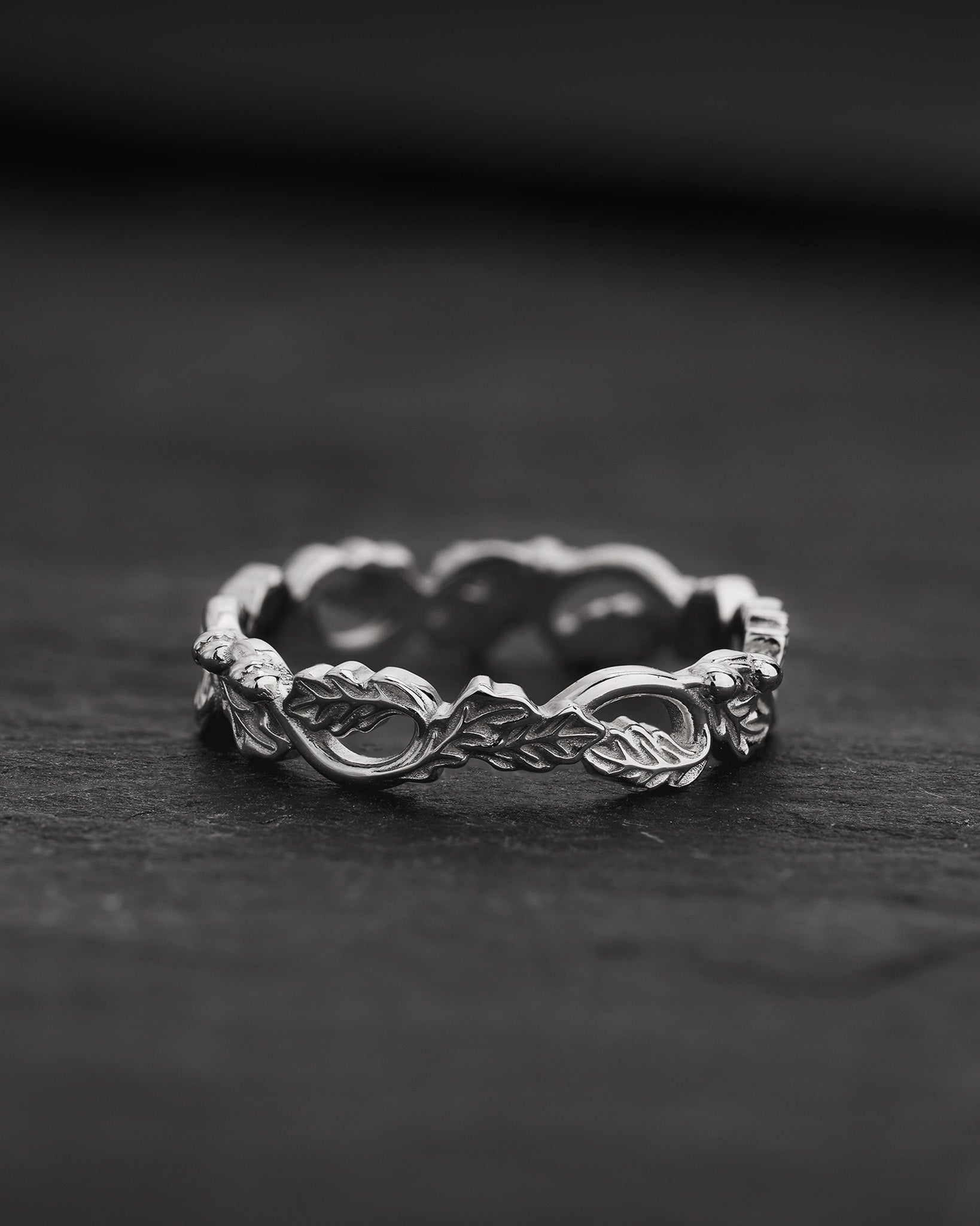 Oak leaves gold wedding band, comfort fit unisex wedding band 4 mm - Eden Garden Jewelry™