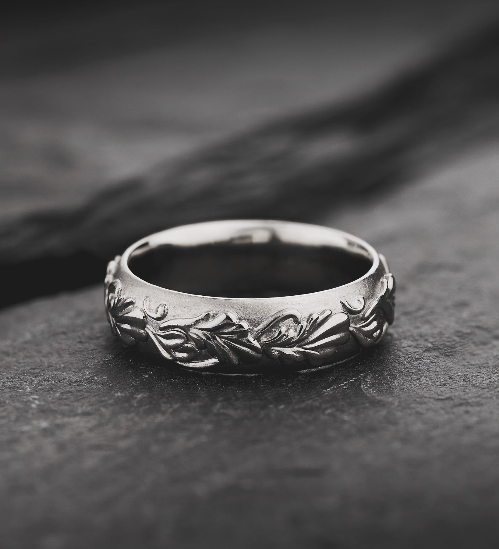 Oak Leaves Wedding Band, Comfort Fit - Eden Garden Jewelry™