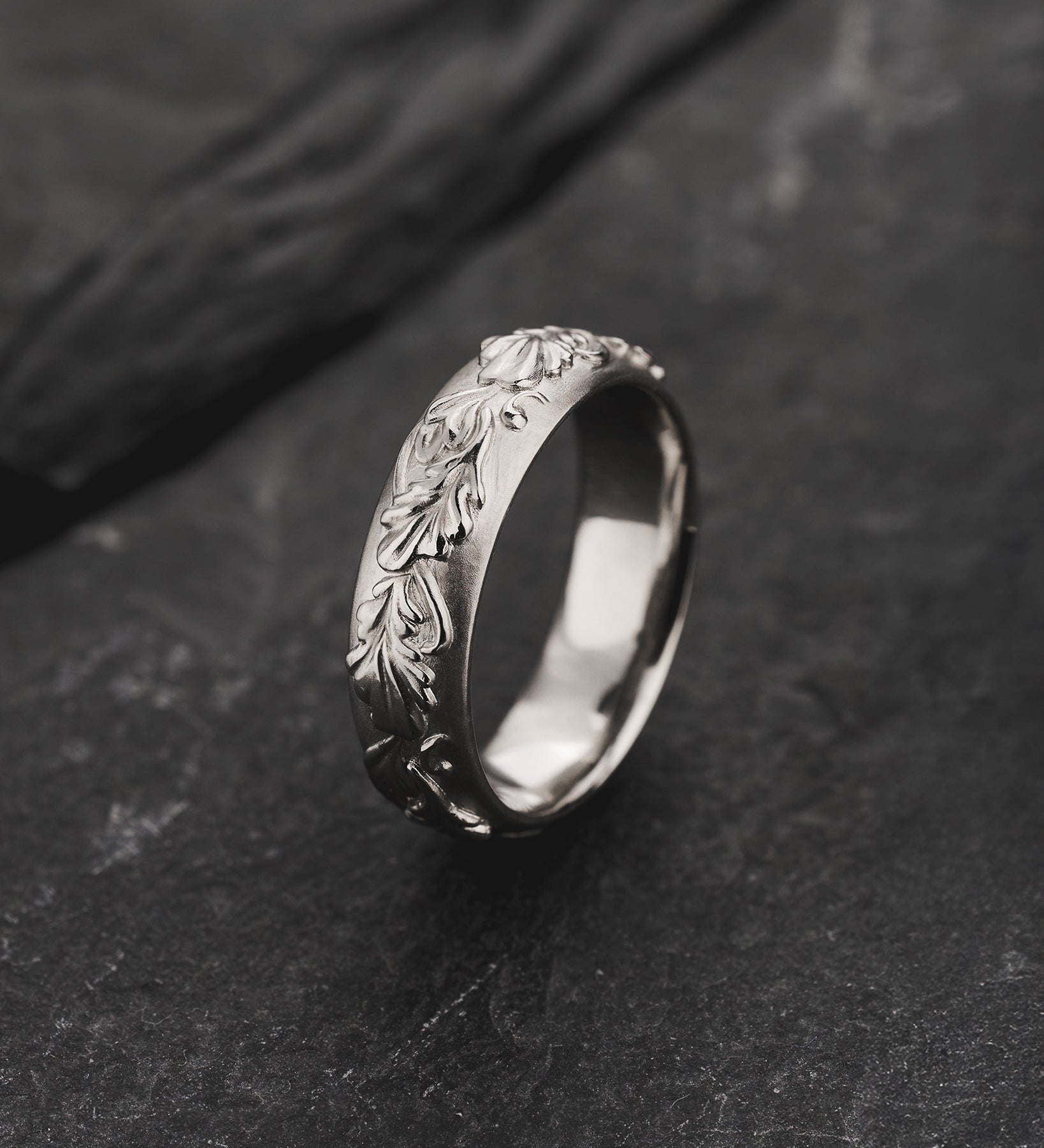 Oak Leaves Wedding Band, Comfort Fit - Eden Garden Jewelry™