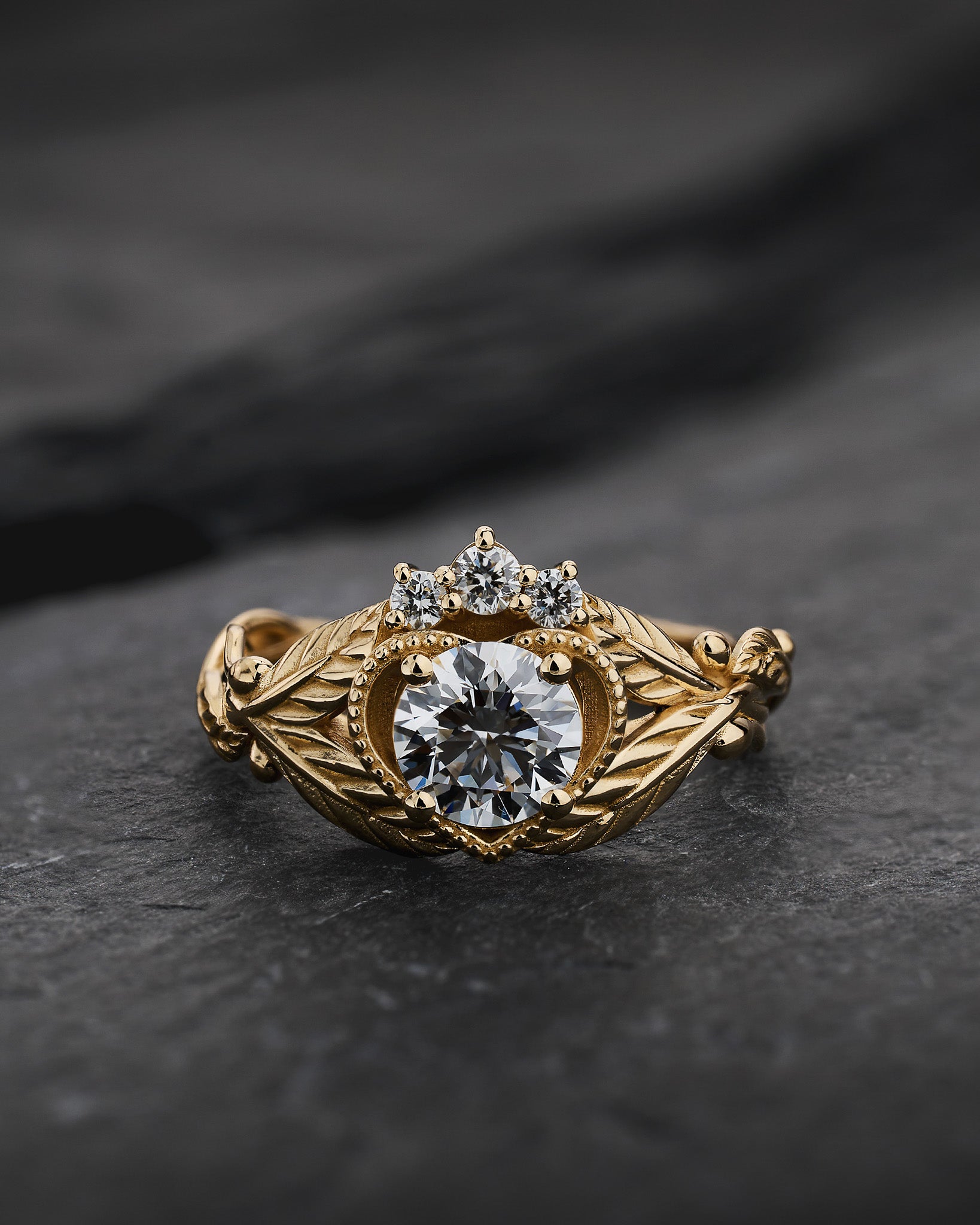Celtic Engagement Ring with Round Diamond / Claddagh - Eden Garden Jewelry™