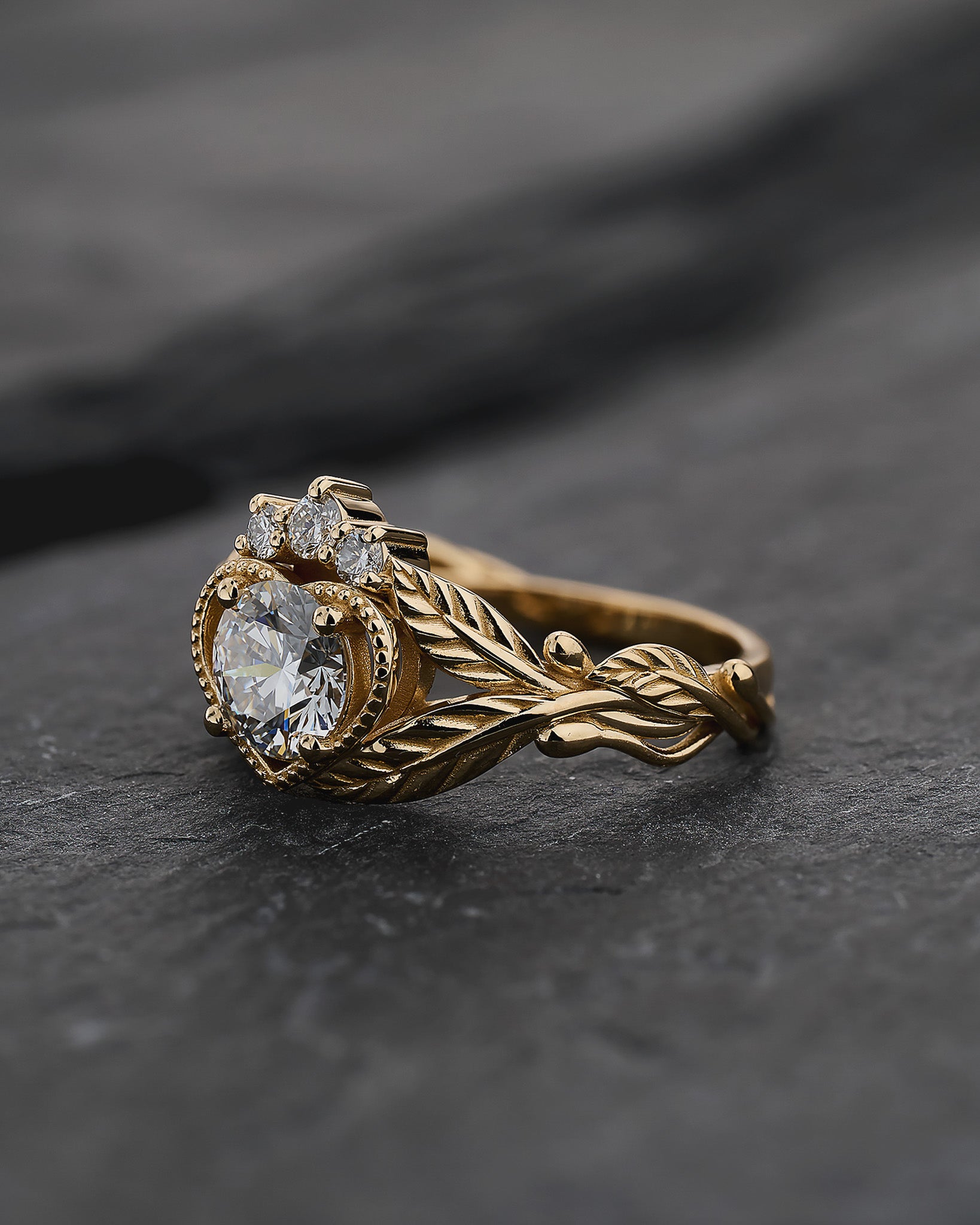 Celtic Engagement Ring with Round Diamond / Claddagh - Eden Garden Jewelry™