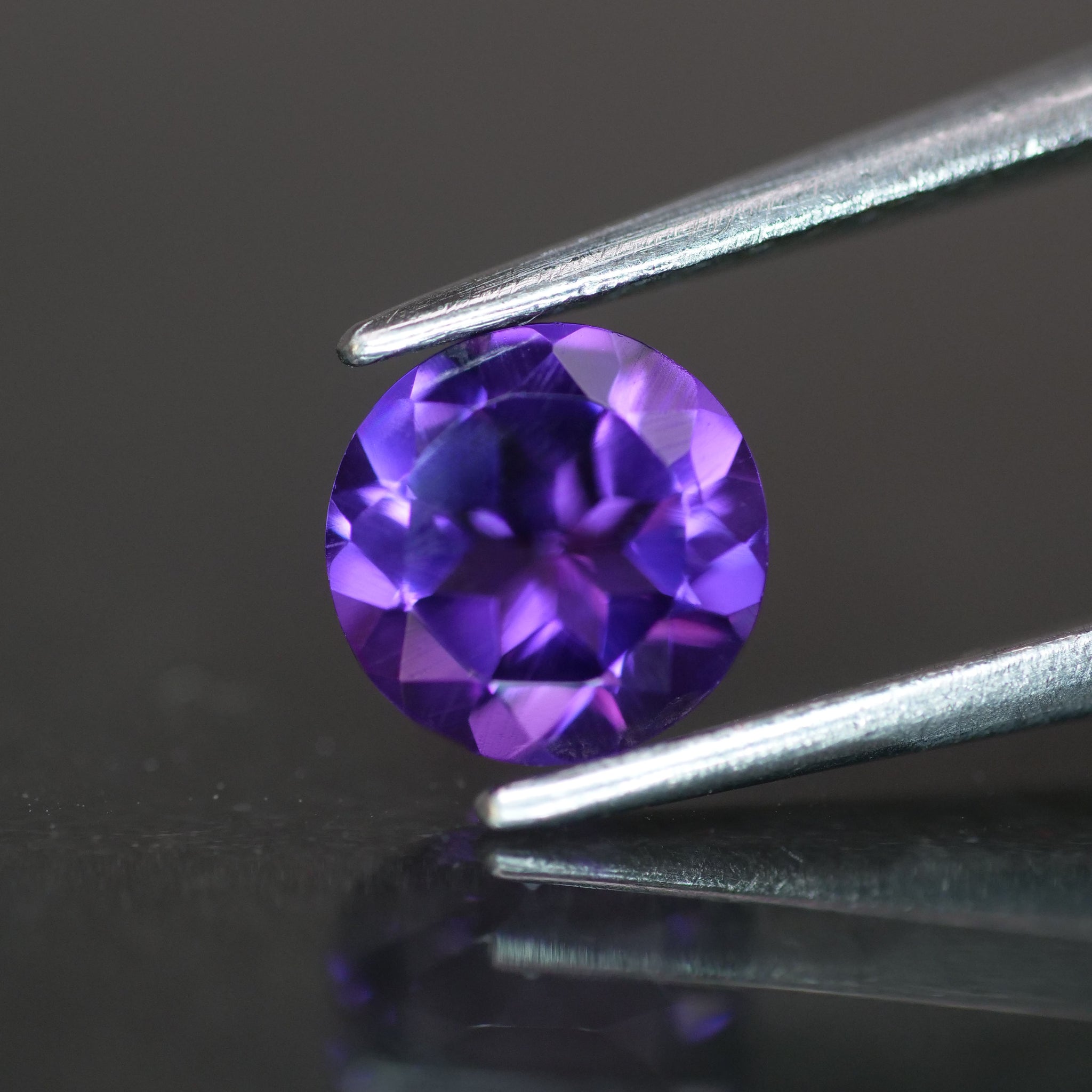Amethyst | round cut deep purple 6mm, 0.7 ct, VS clarity, Africa - Eden Garden Jewelry™