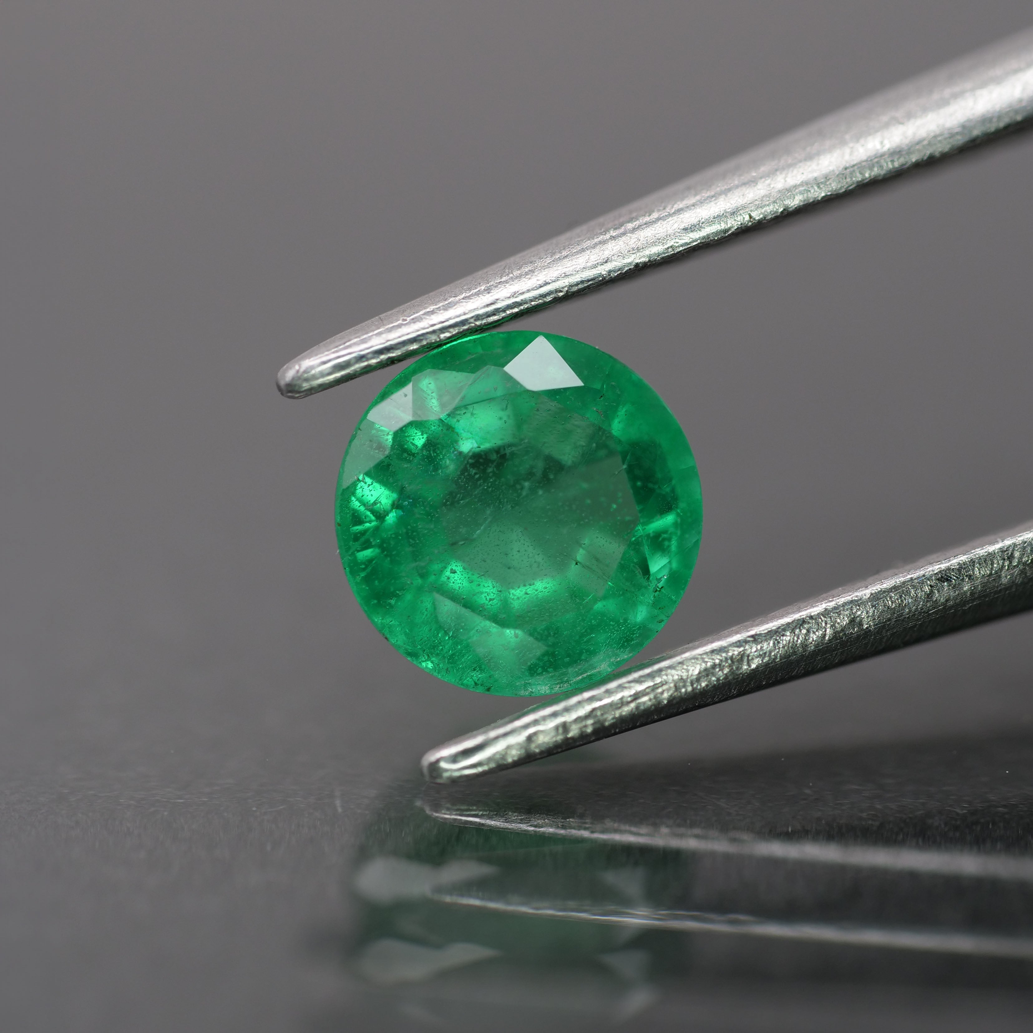 Emerald | natural, green color, round-cut, *5.5mm, 0.6ct - Eden Garden Jewelry™