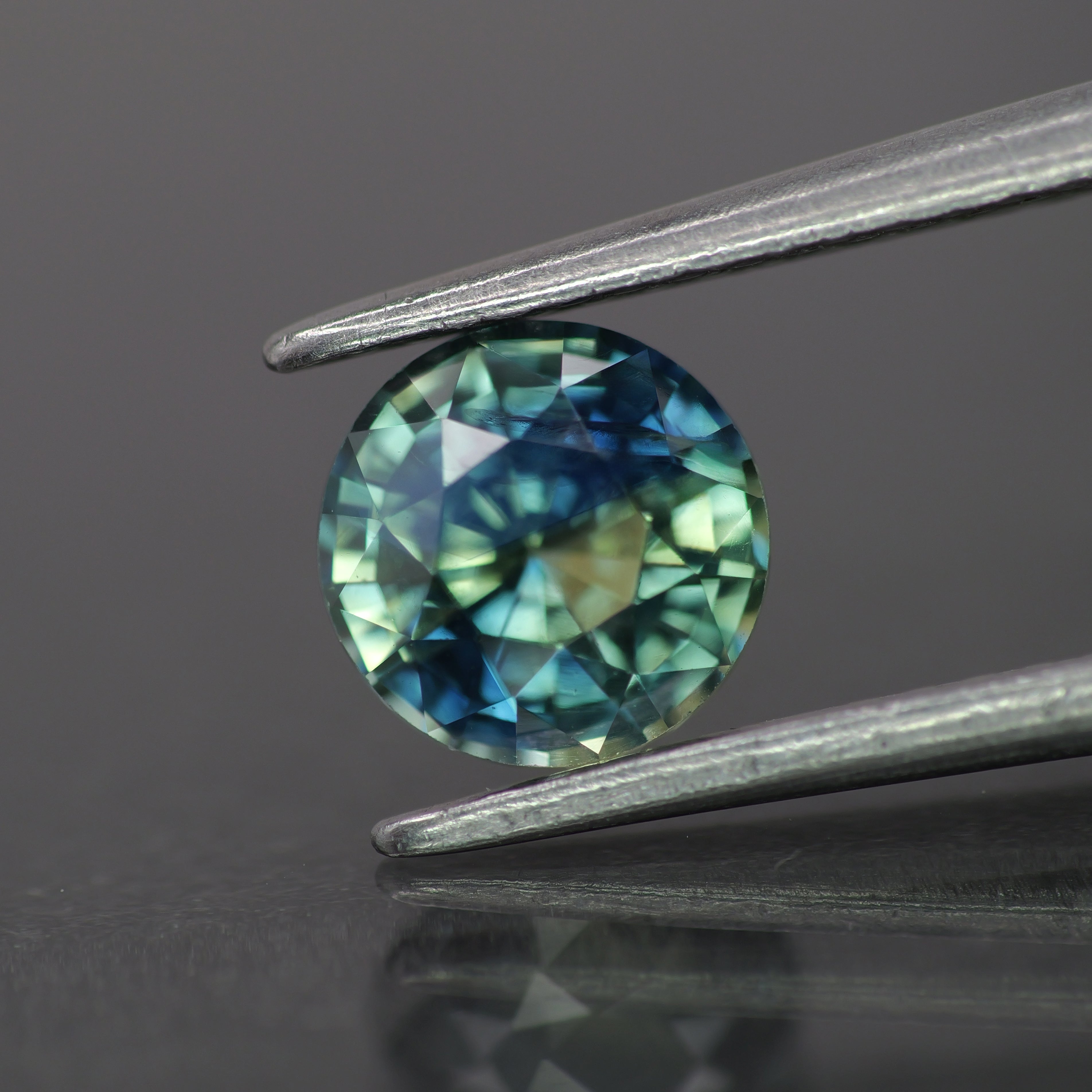 Sapphire | natural, bi-color: green & blue, round-cut, *6mm, 1.1ct - Eden Garden Jewelry™