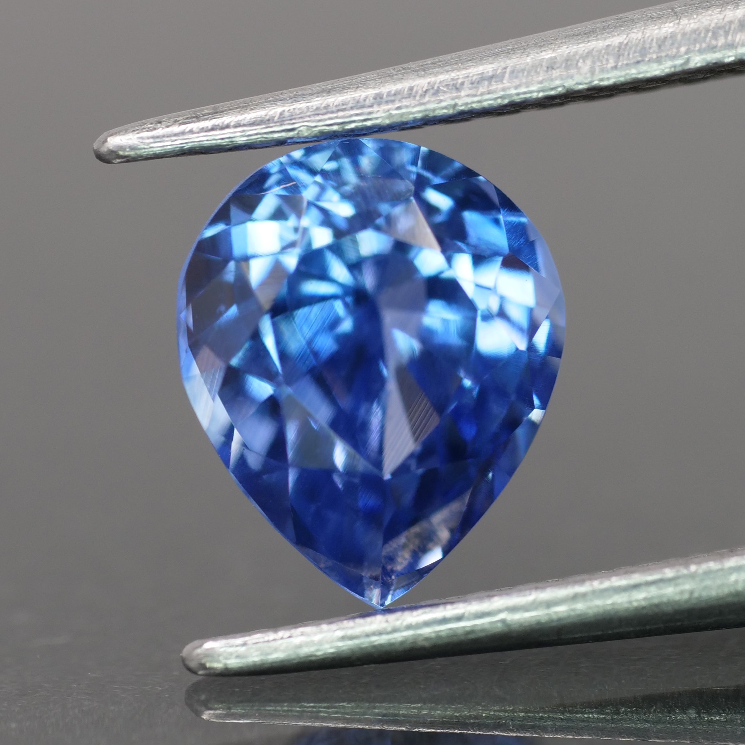 Sapphire | IGI certified | natural, blue color, pear-cut, 7.7x6.4mm, *1.8ct - Eden Garden Jewelry™