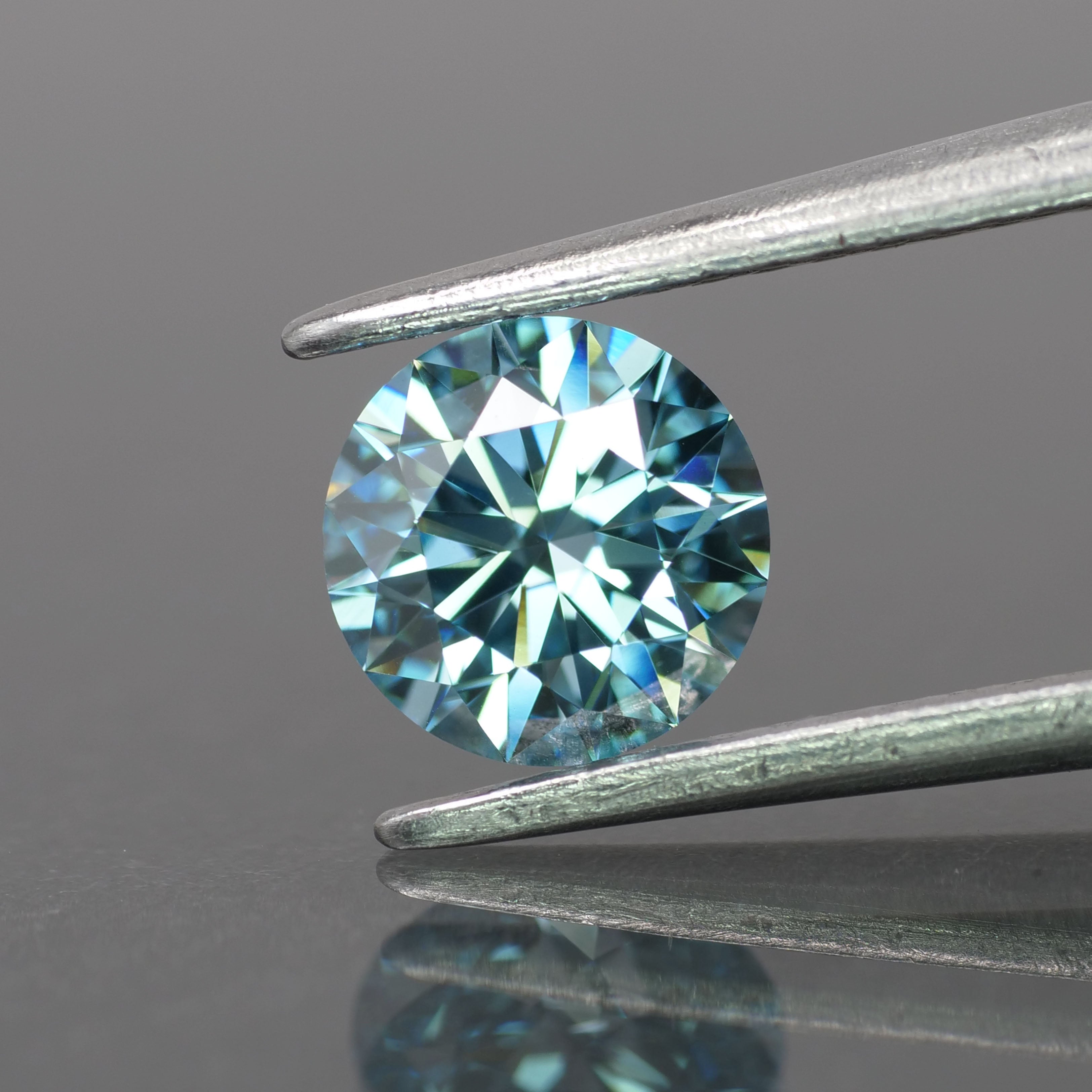 Lab grown diamond | IGI certified | round-cut, 6mm, Fancy vivid blue color, VVS 2, 0.79ct - Eden Garden Jewelry™