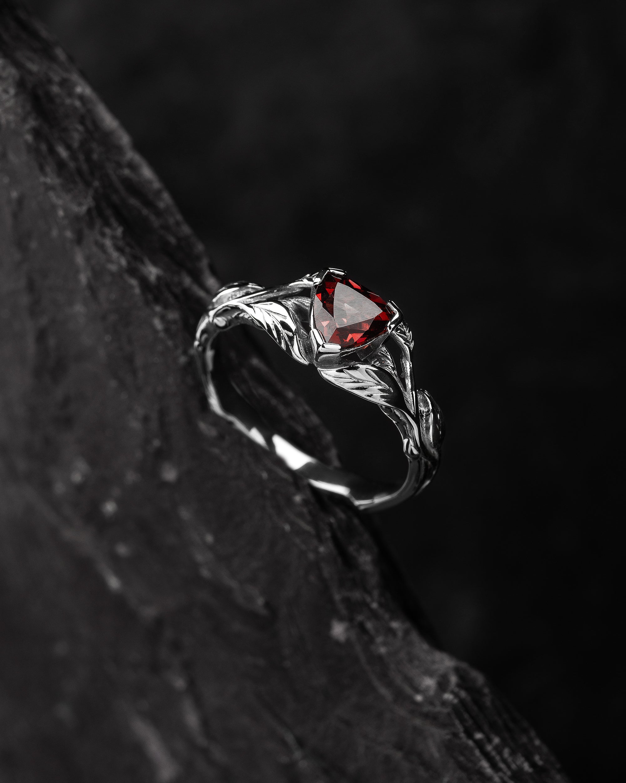 Nature inspired engagement ring set with garnet and diamond